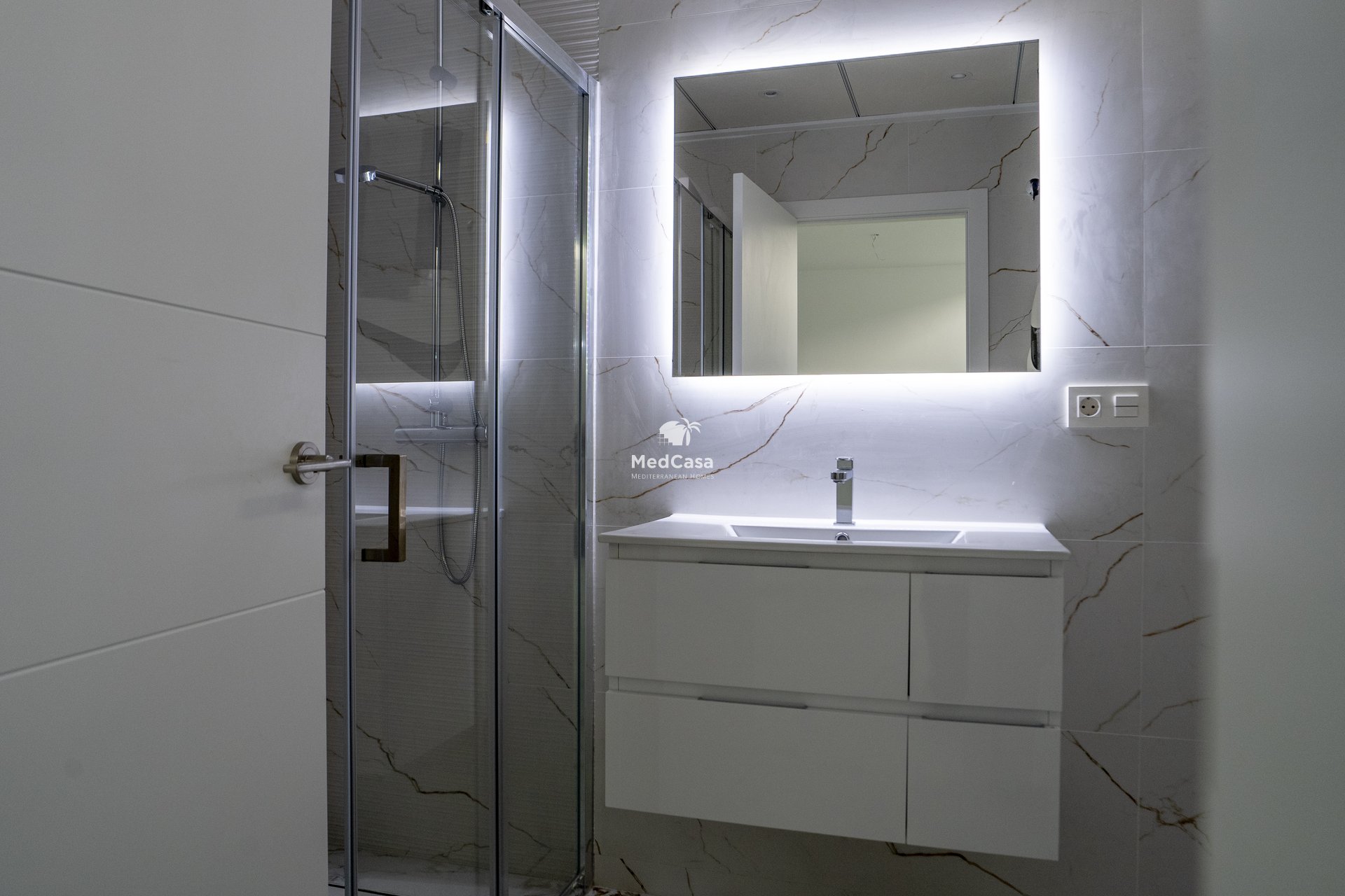 Neubau - Villa -
Coloma