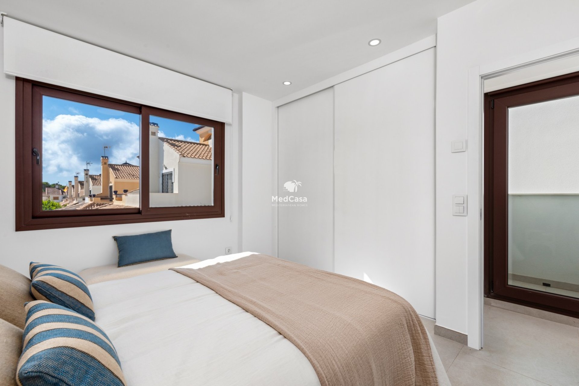 New Build - Villa -
Mil Palmeras