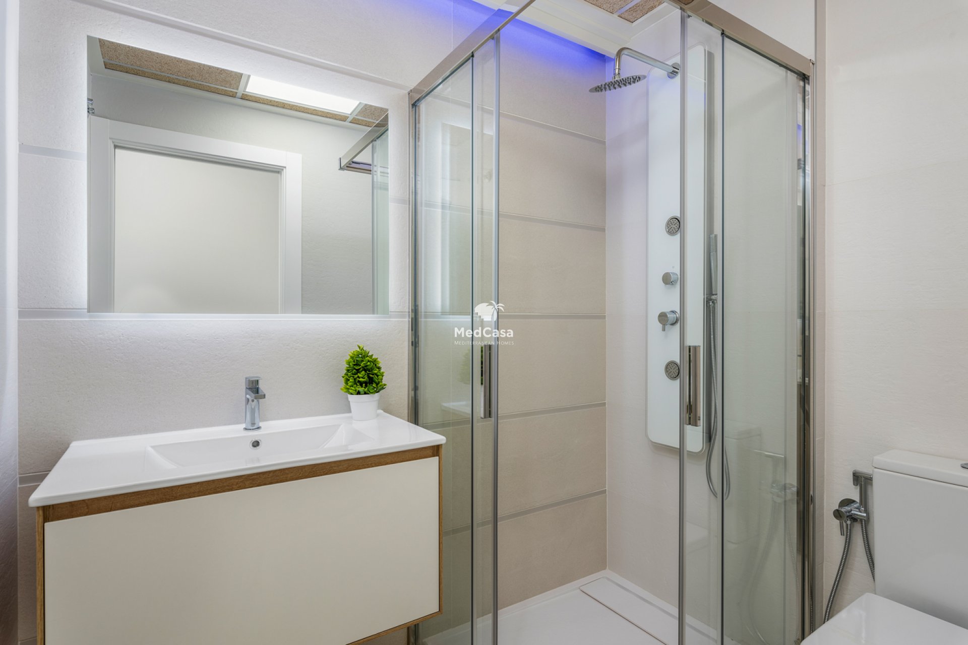 Obra nueva - Apartamento planta baja -
Torrevieja