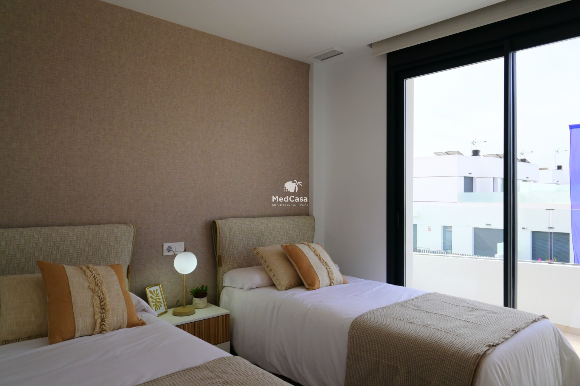 Obra nueva - Semi pareado -
Dolores