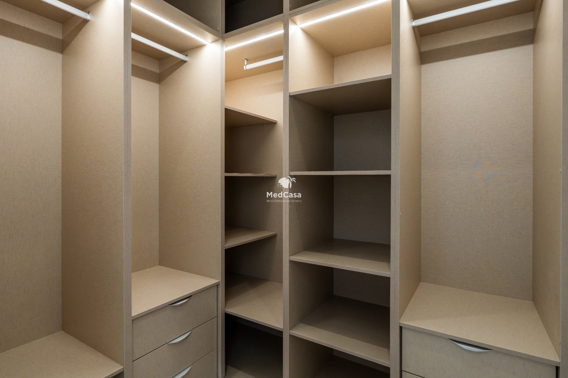 Obra nueva - Villa -
Campoamor