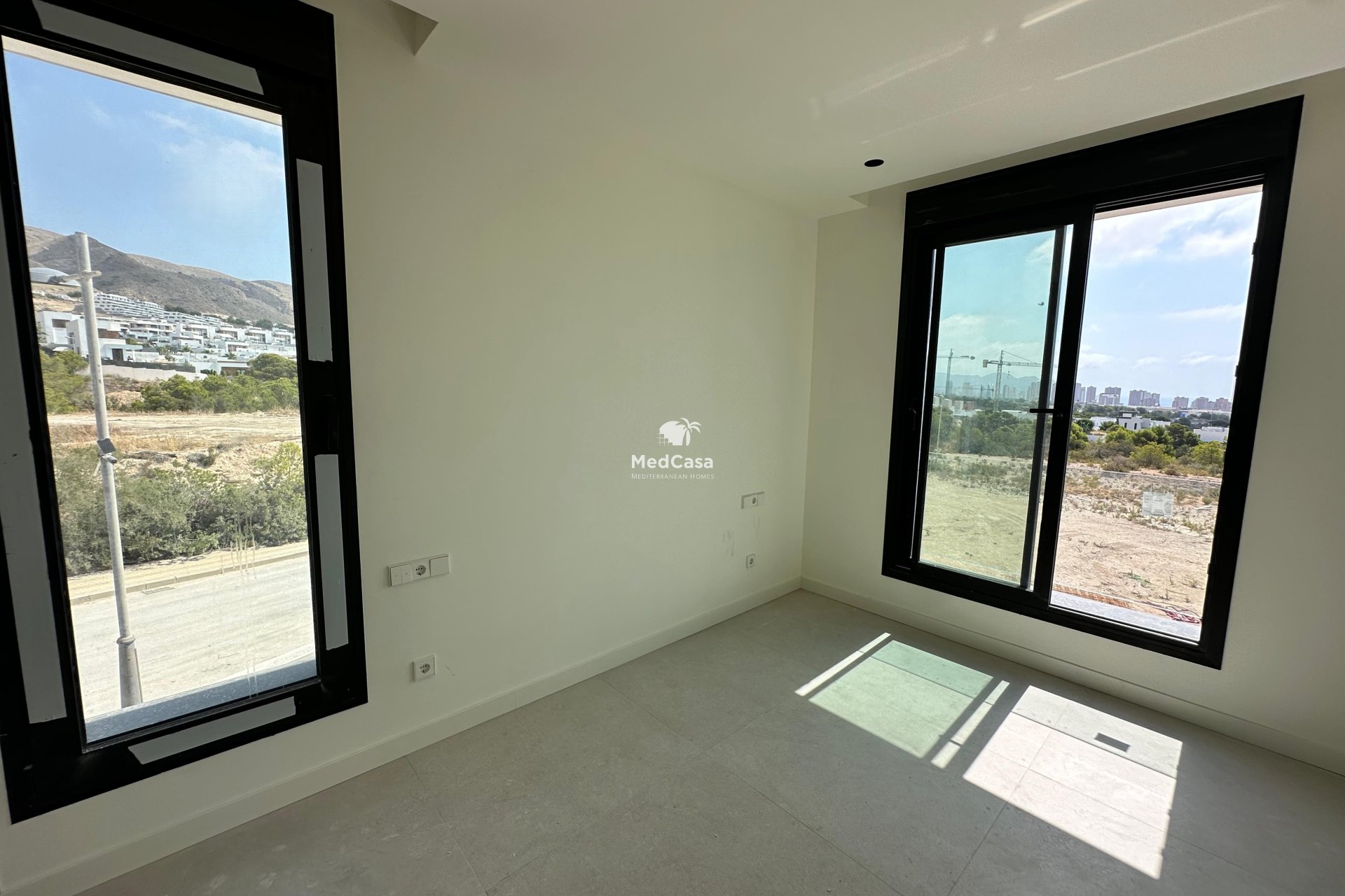 Obra nueva - Villa -
Finestrat