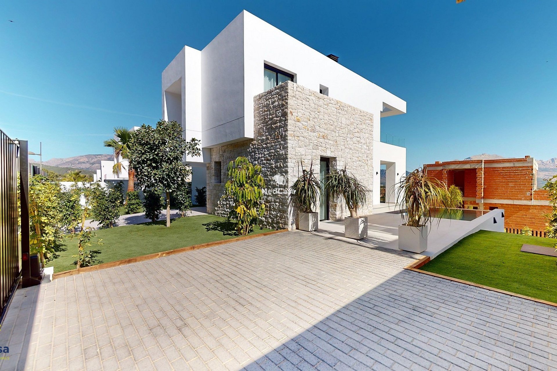 Obra nueva - Villa -
Polop de La Marina