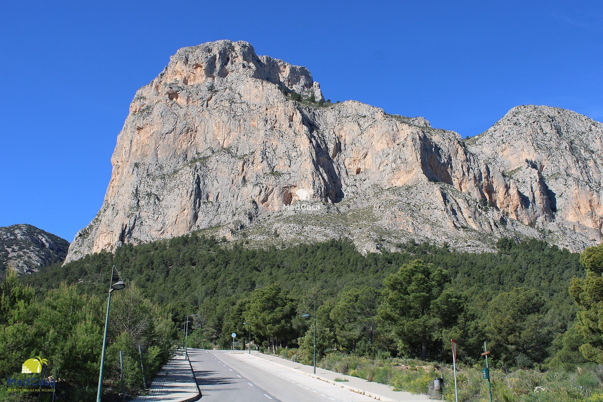 Obra nueva - Villa -
Polop de La Marina