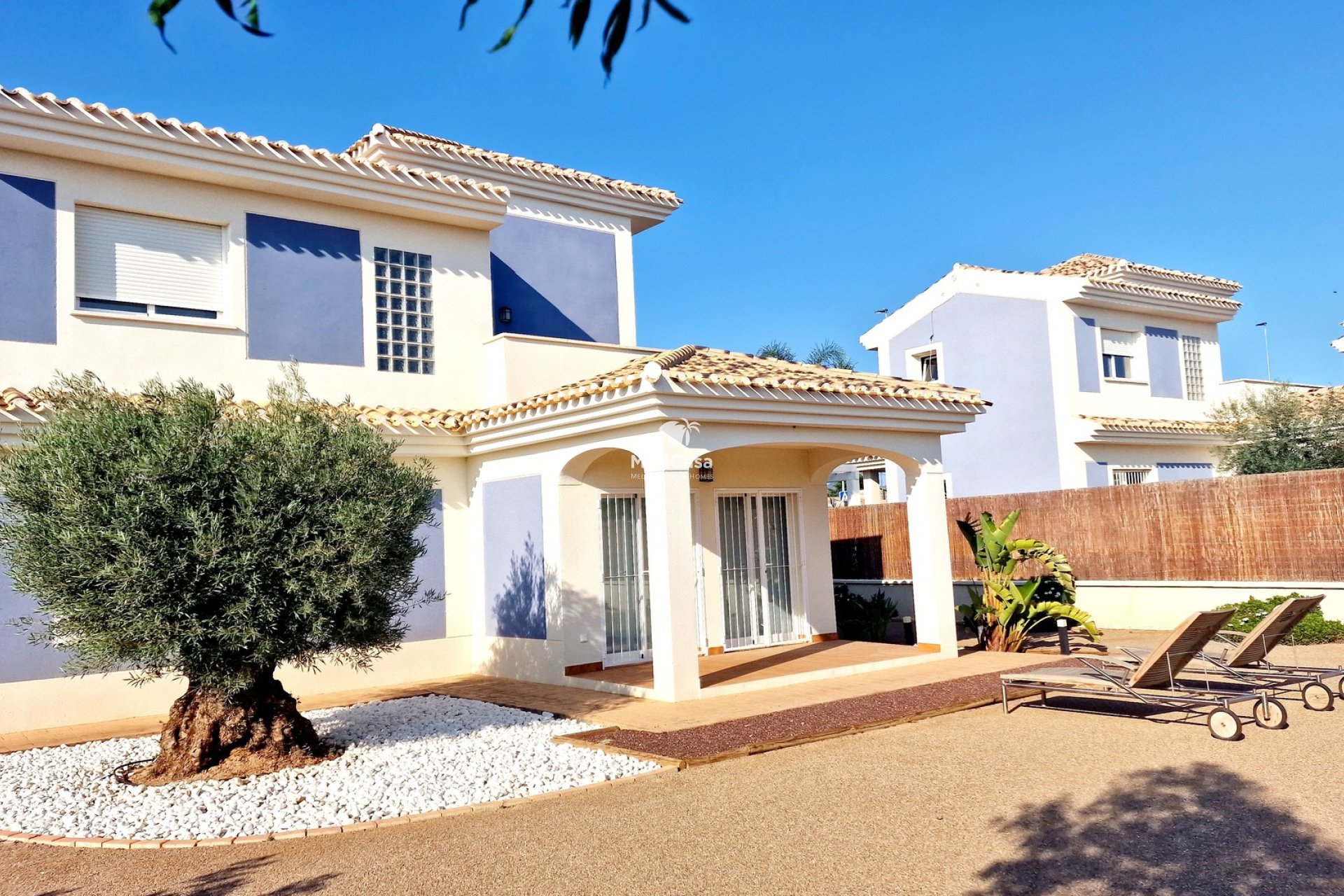 Obra nueva - Villa -
Purias