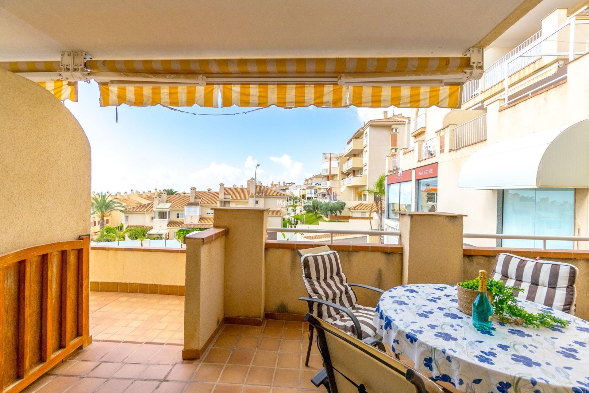 Resale - Apartment -
Orihuela Costa - Campoamor