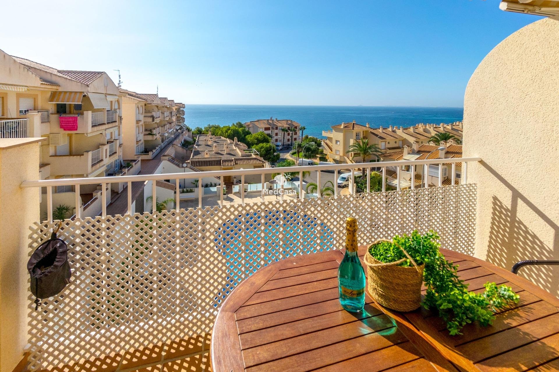 Resale - Apartment -
Orihuela Costa - Campoamor