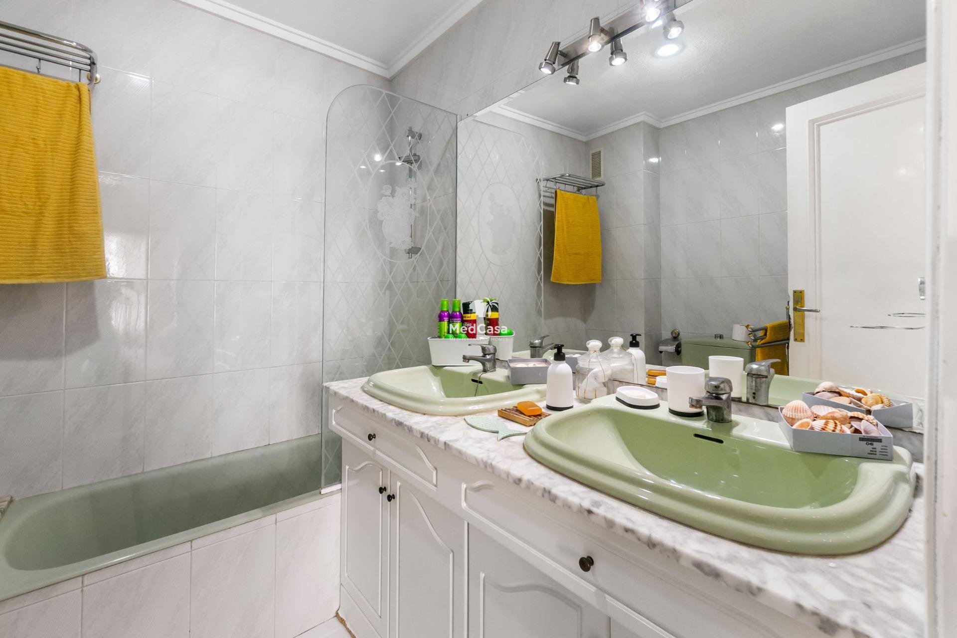 Resale - Apartment -
Torrevieja - Centro - Muelle Pesquero