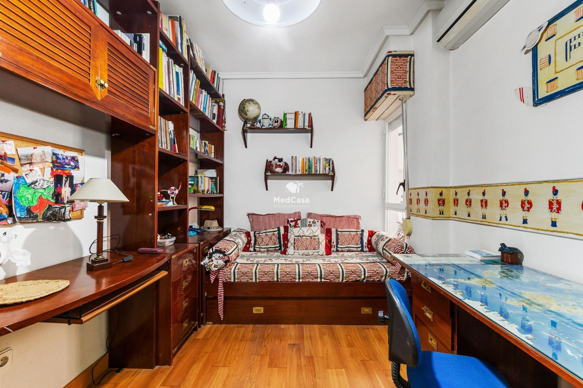 Resale - Apartment -
Torrevieja - Centro - Muelle Pesquero