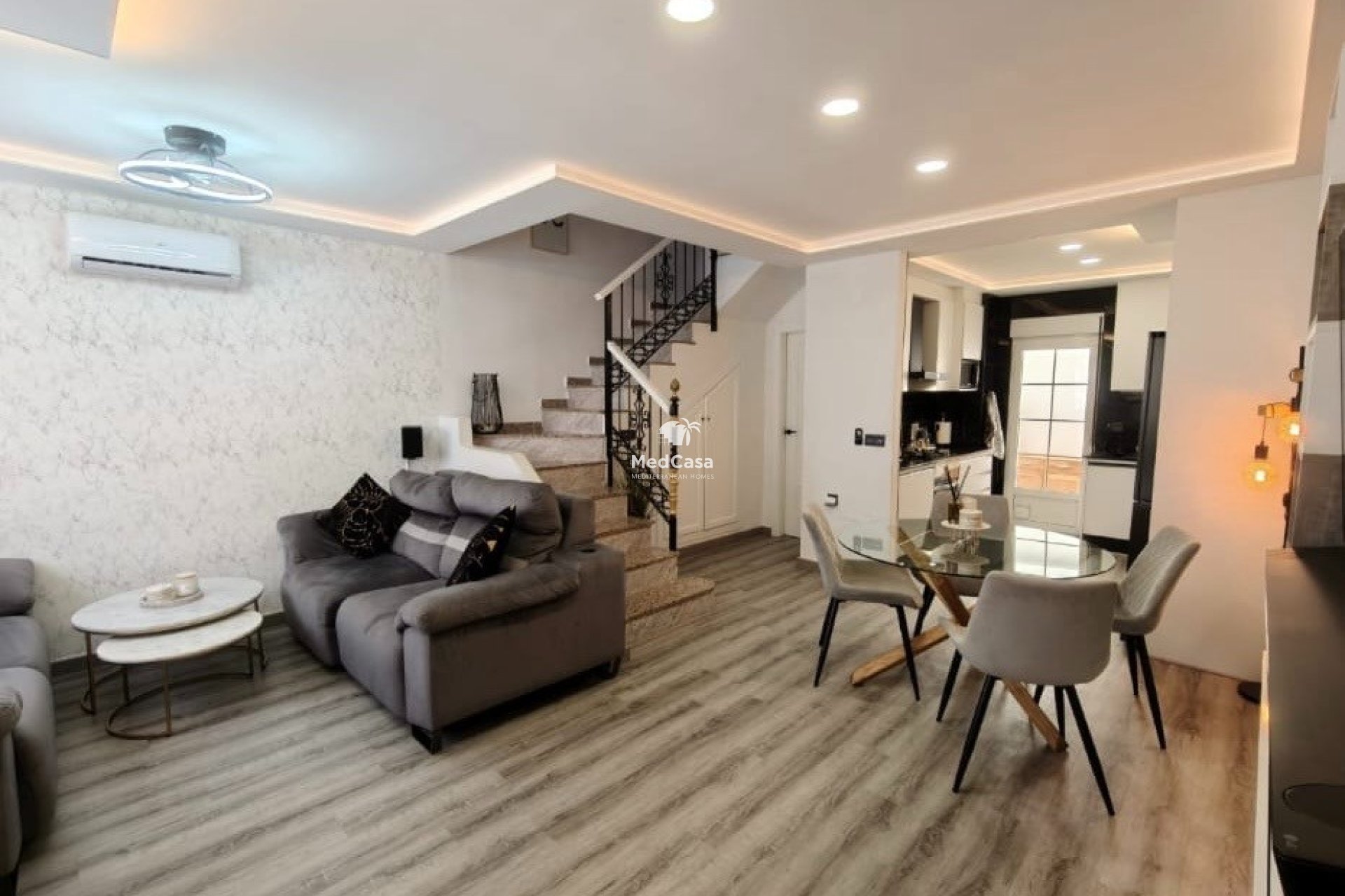Resale - Corner Townhouse -
Orihuela Costa - Villamartín