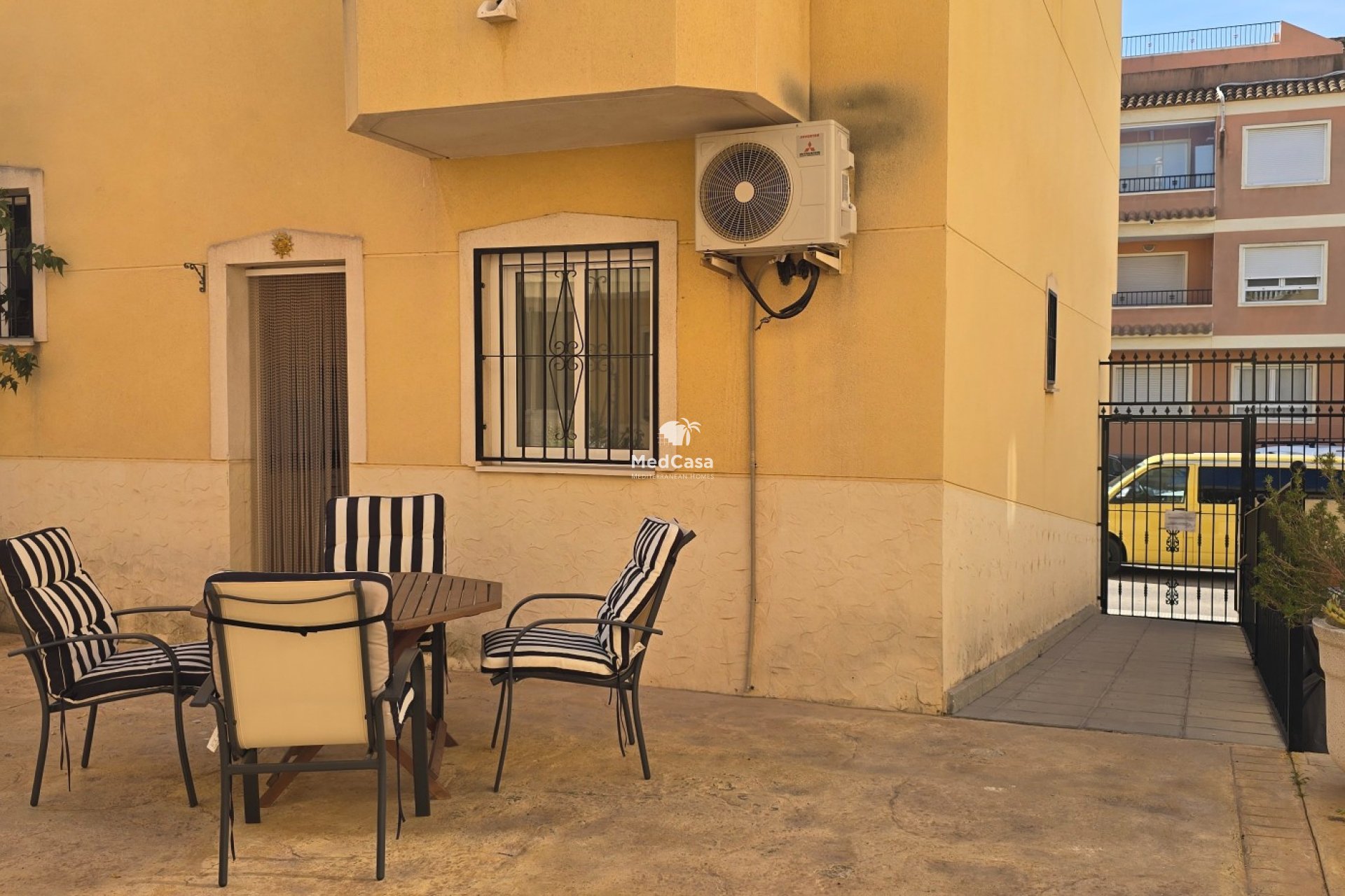 Resale - Ground floor apartment -
Formentera del Segura