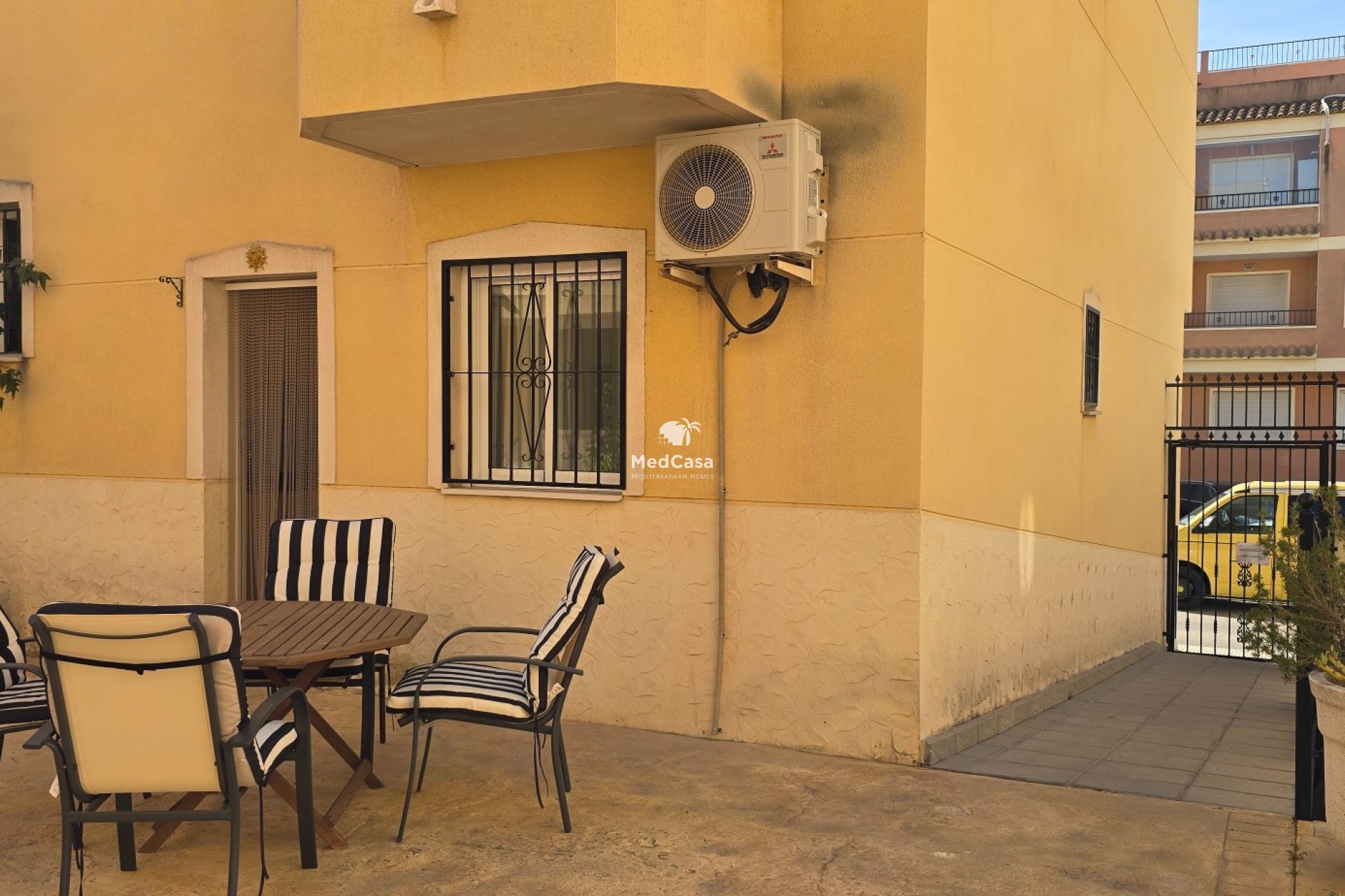 Resale - Ground floor apartment -
Formentera del Segura