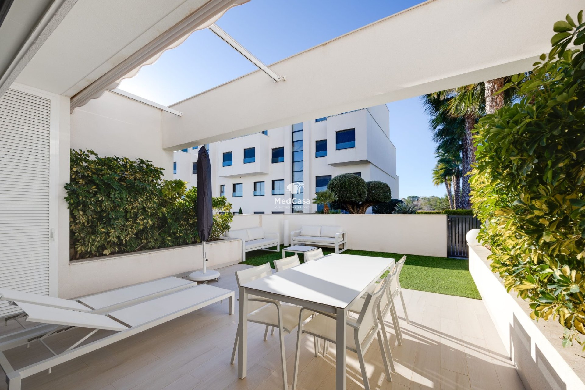 Resale - Ground floor apartment -
Golf Las Colinas