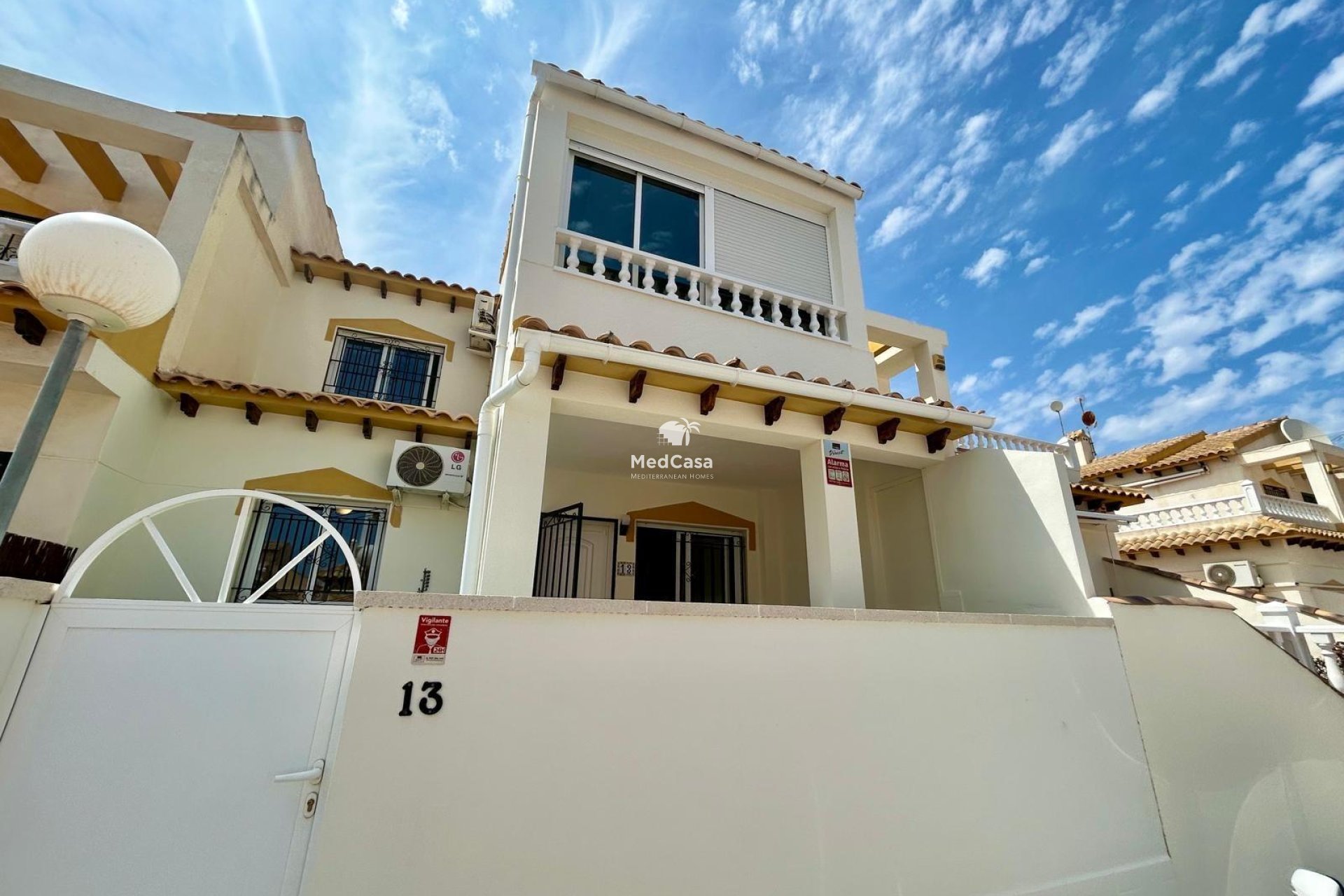 Resale - Townhouse -
Orihuela Costa - Urbanización Perla del Mar