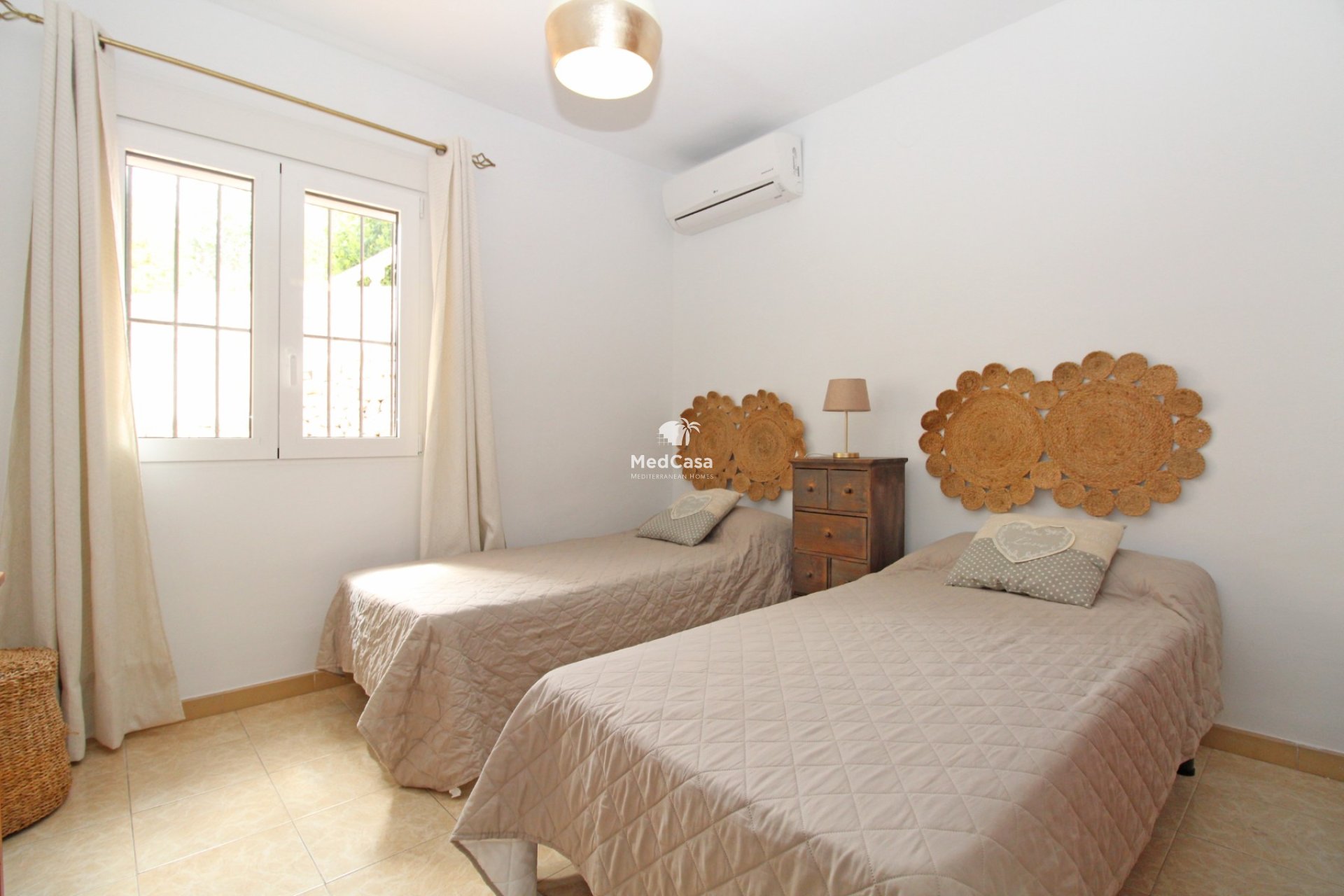 Resale - Villa -
Benissa - Montemar