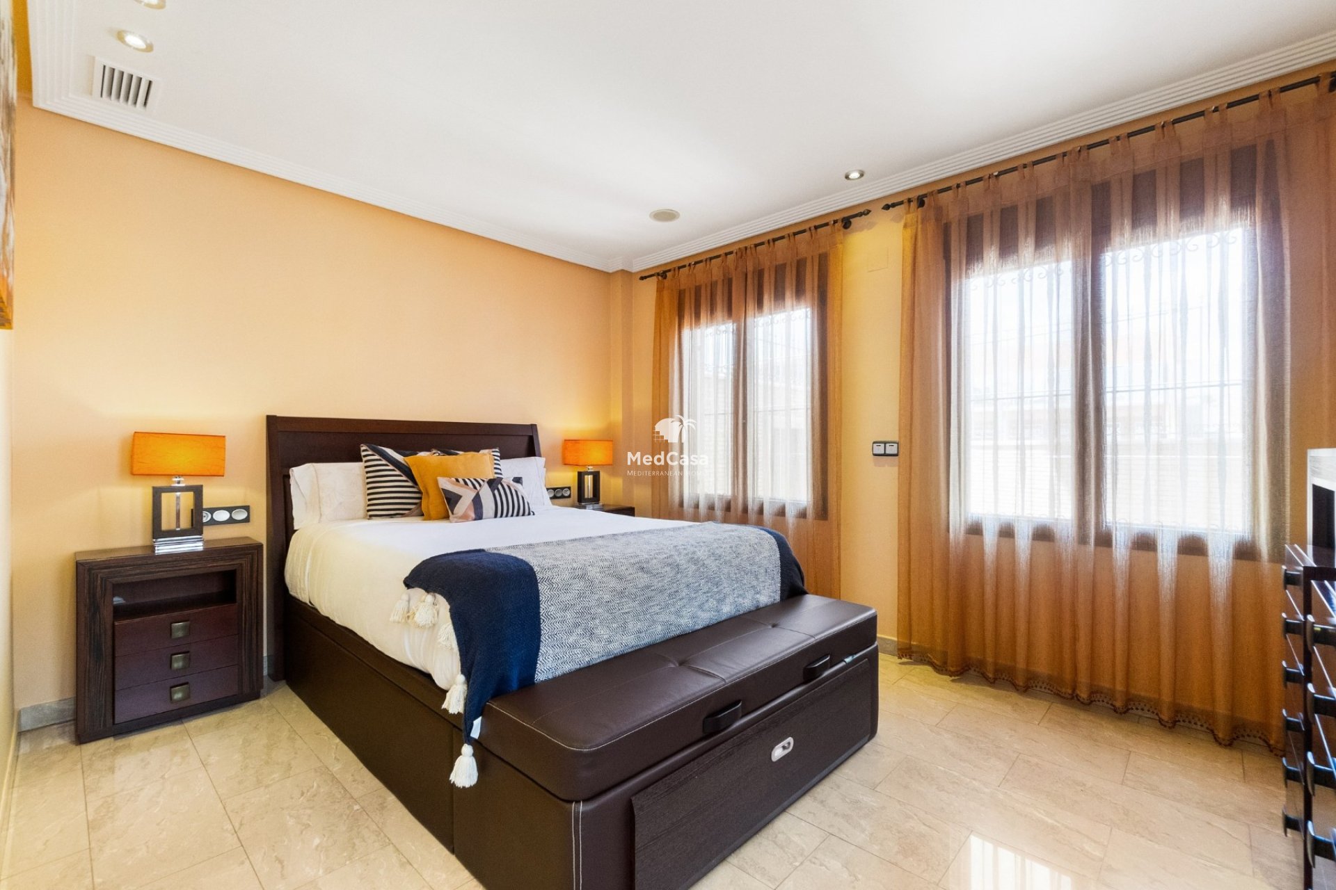 Resale - Villa -
La Aparecida - Orihuela