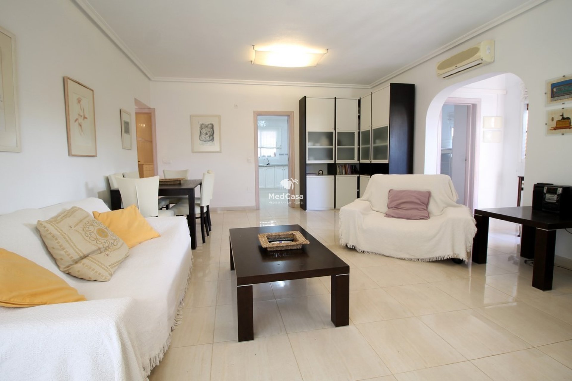 Resale - Villa -
Mil Palmeras