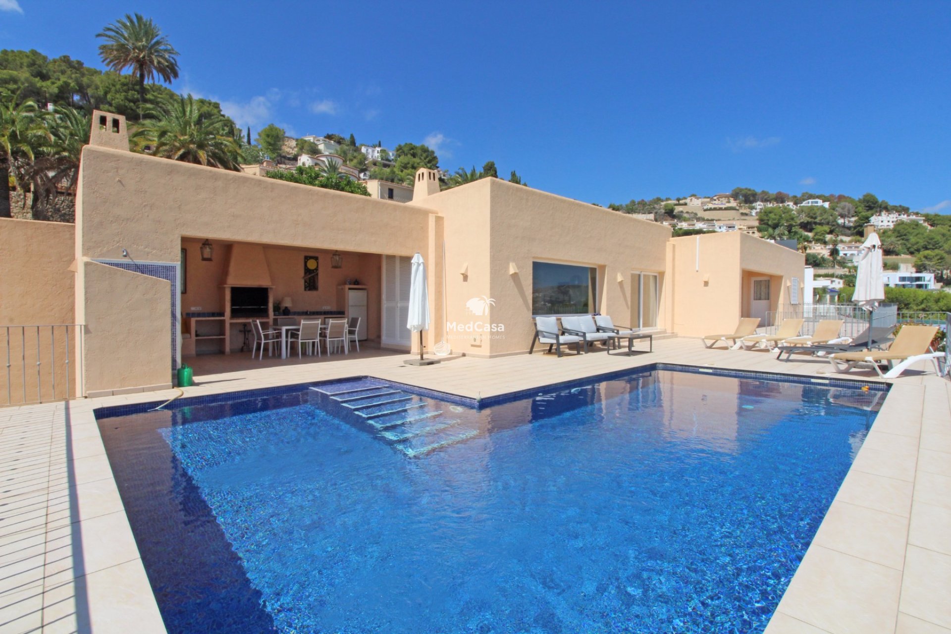 Resale - Villa -
Moraira - Benimeit