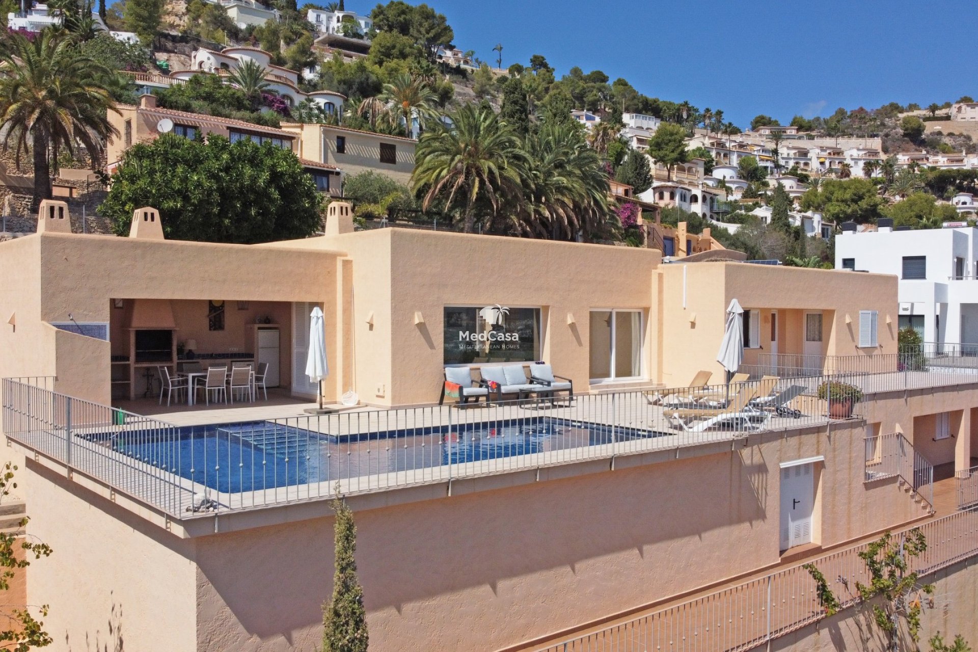 Resale - Villa -
Moraira - Benimeit