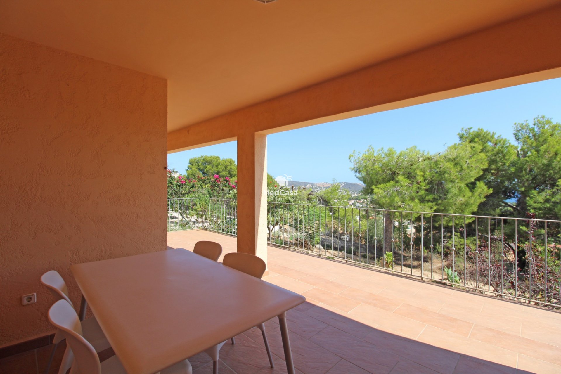 Resale - Villa -
Moraira - Benimeit