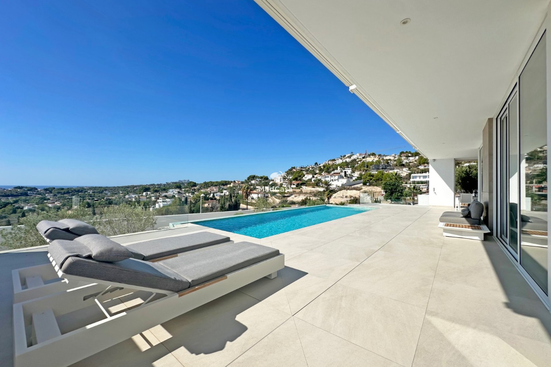 Resale - Villa -
Moraira - Benimeit