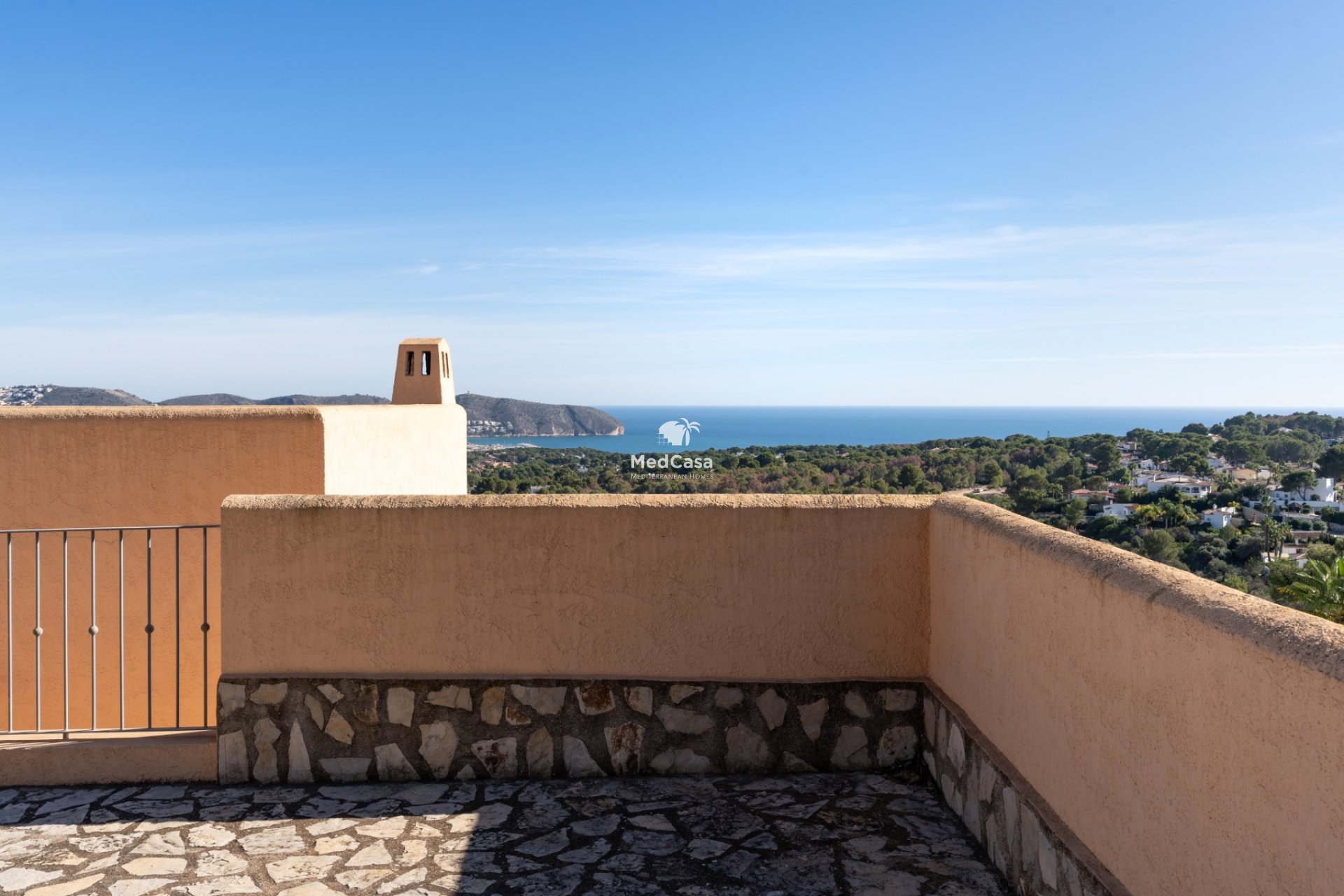 Resale - Villa -
Moraira - Benimeit