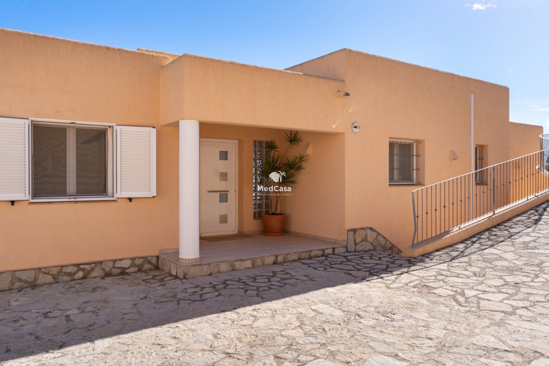 Resale - Villa -
Moraira - Benimeit