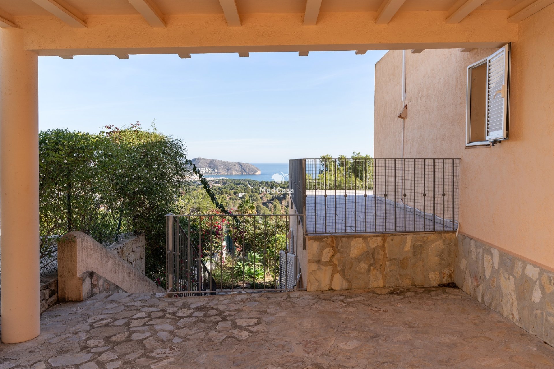 Resale - Villa -
Moraira - Benimeit