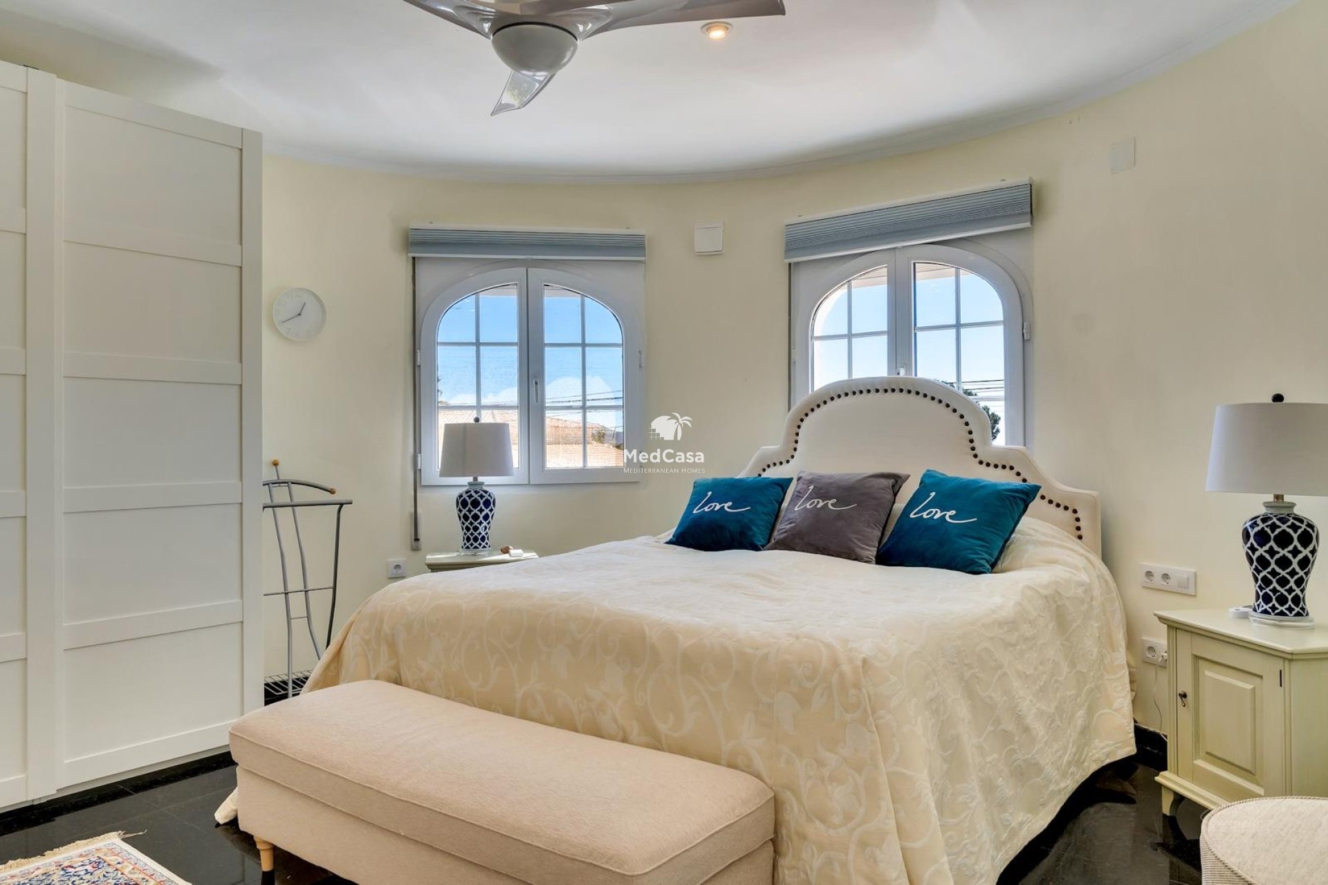 Resale - Villa -
Moraira - Benimeit