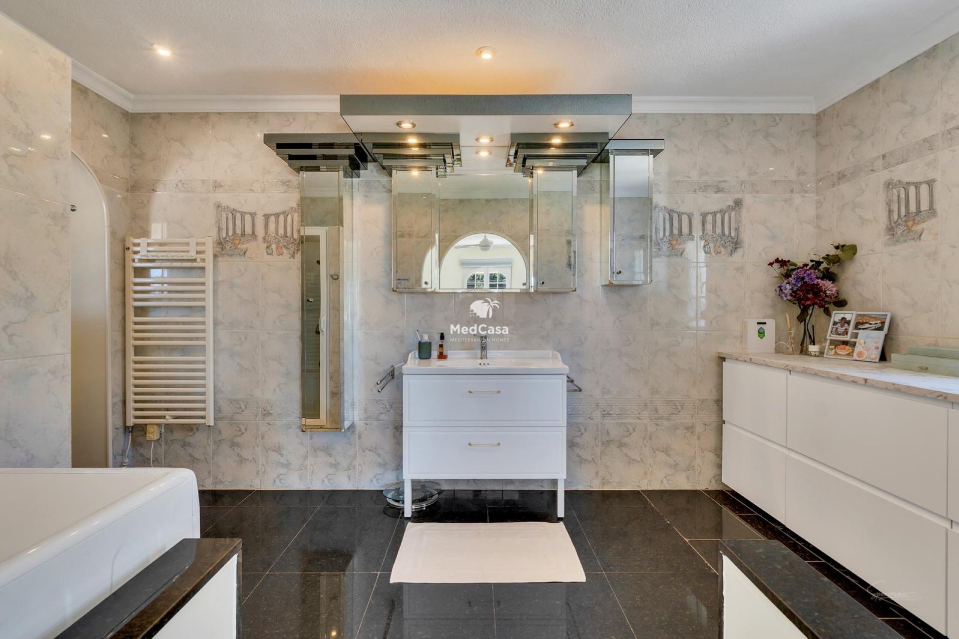 Resale - Villa -
Moraira - Benimeit