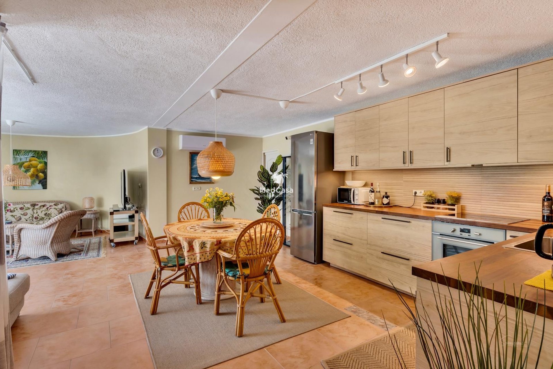 Resale - Villa -
Moraira - Benimeit