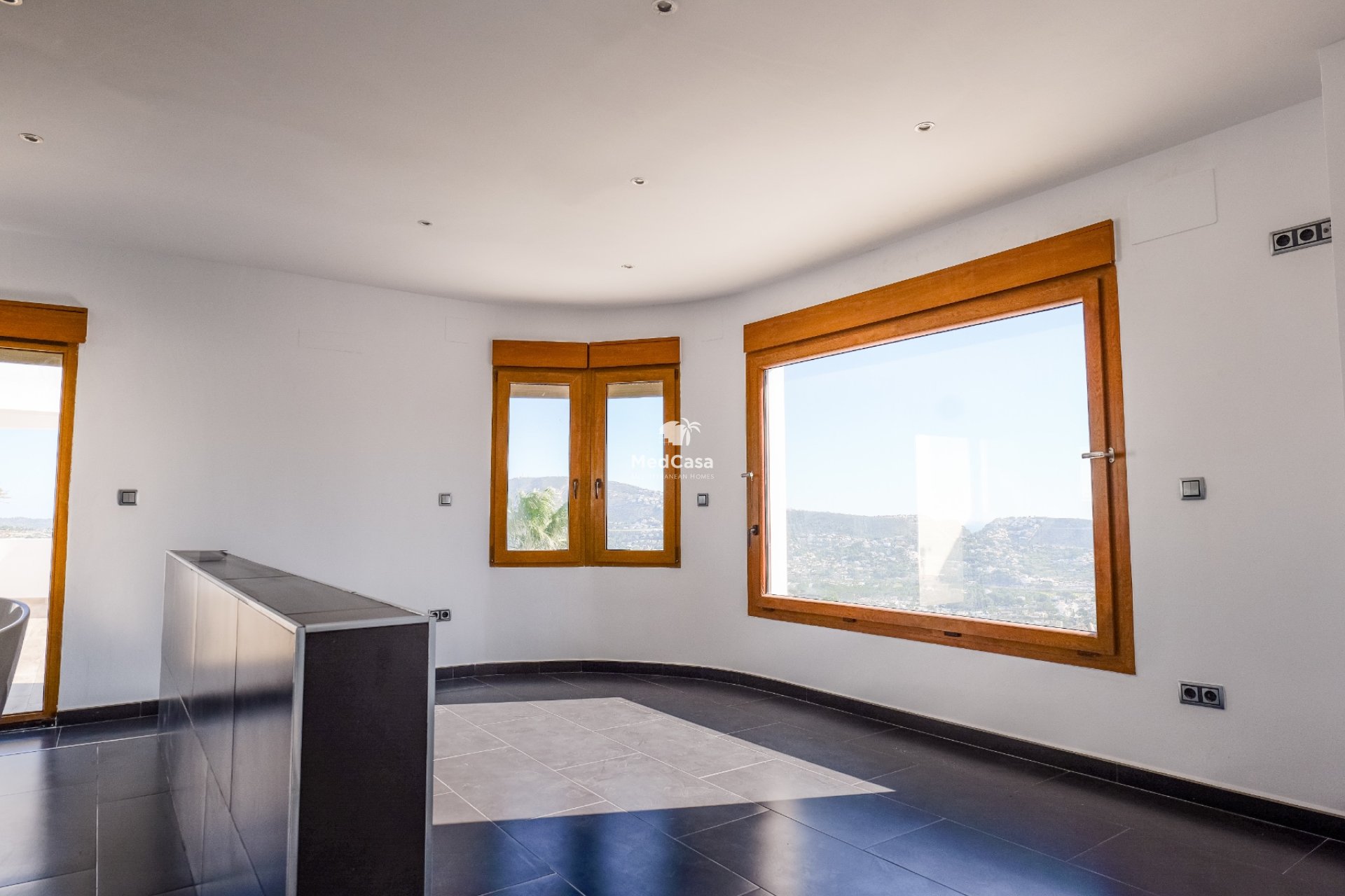 Resale - Villa -
Moraira - Benimeit