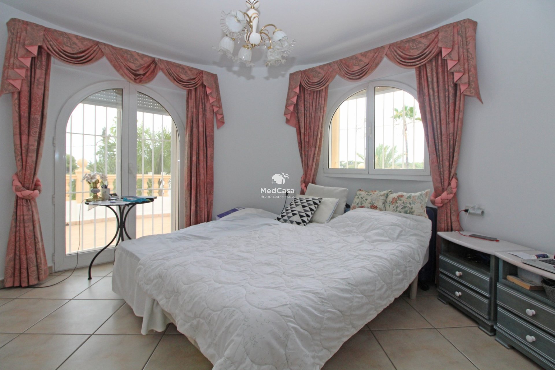 Resale - Villa -
Moraira - Cometa