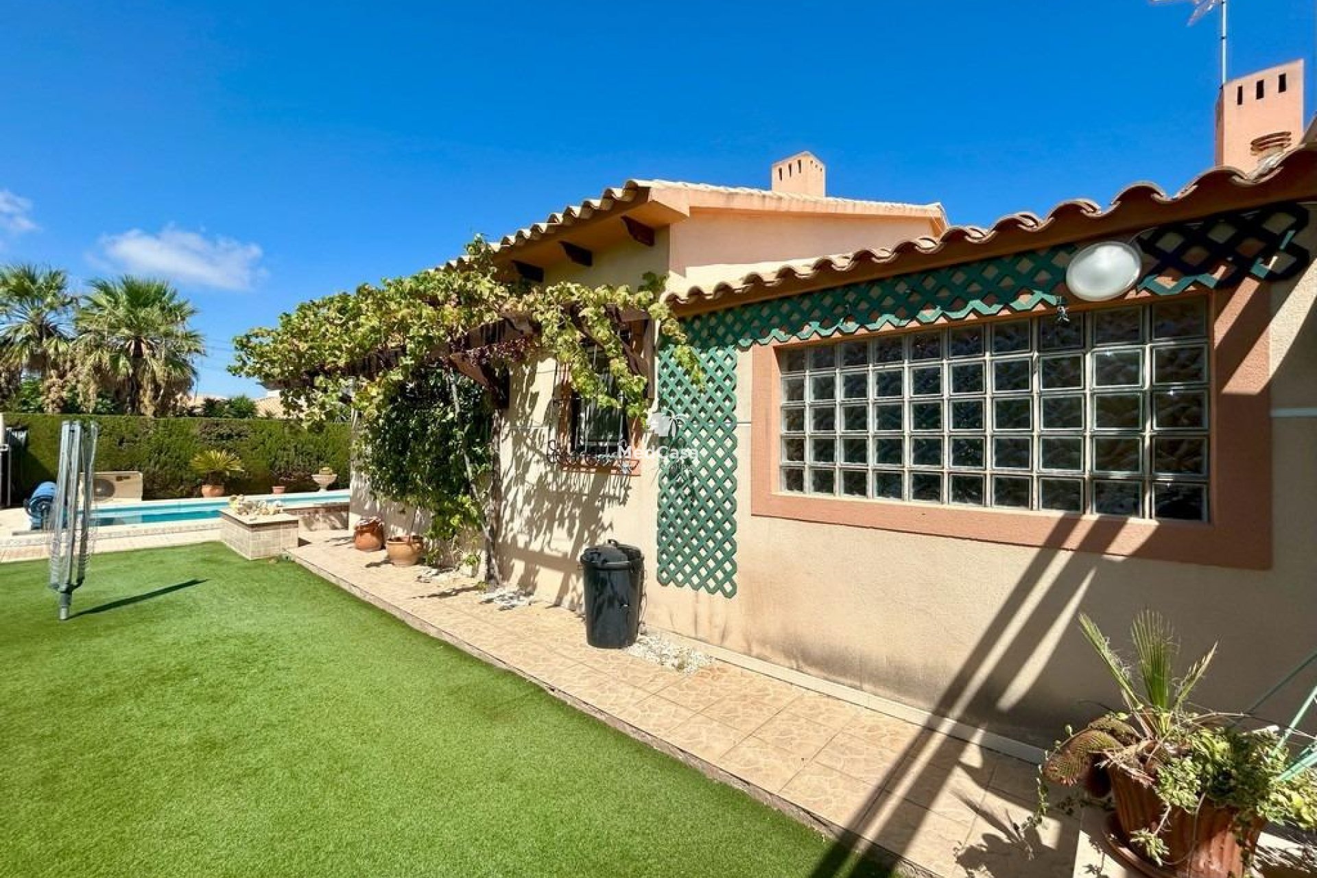 Resale - Villa -
Orihuela Costa - Aguamarina