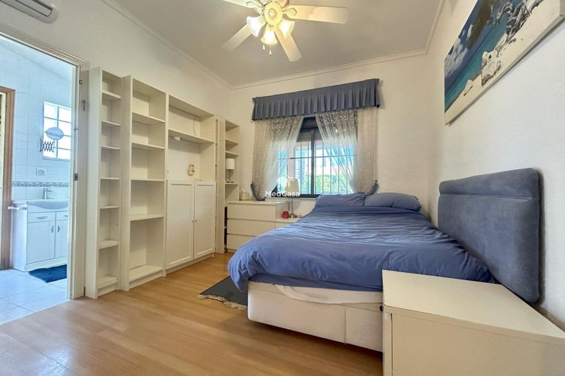 Resale - Villa -
Orihuela Costa - Aguamarina