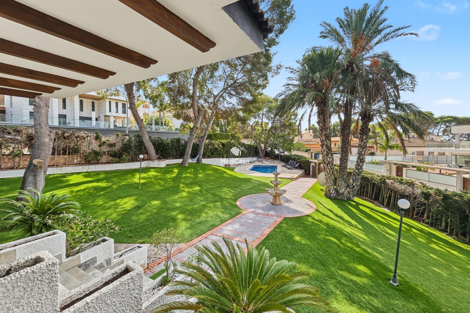 Resale - Villa -
Orihuela Costa - Campoamor