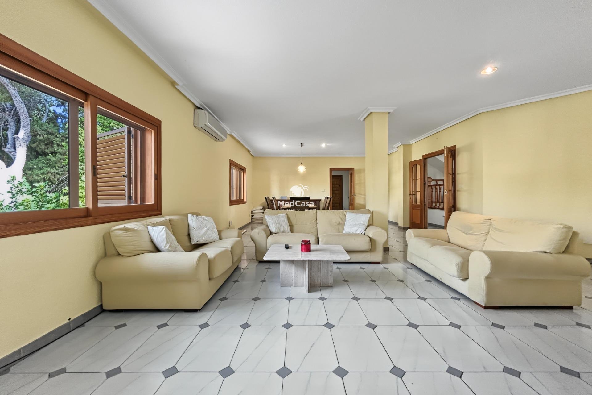 Resale - Villa -
Orihuela Costa - Campoamor