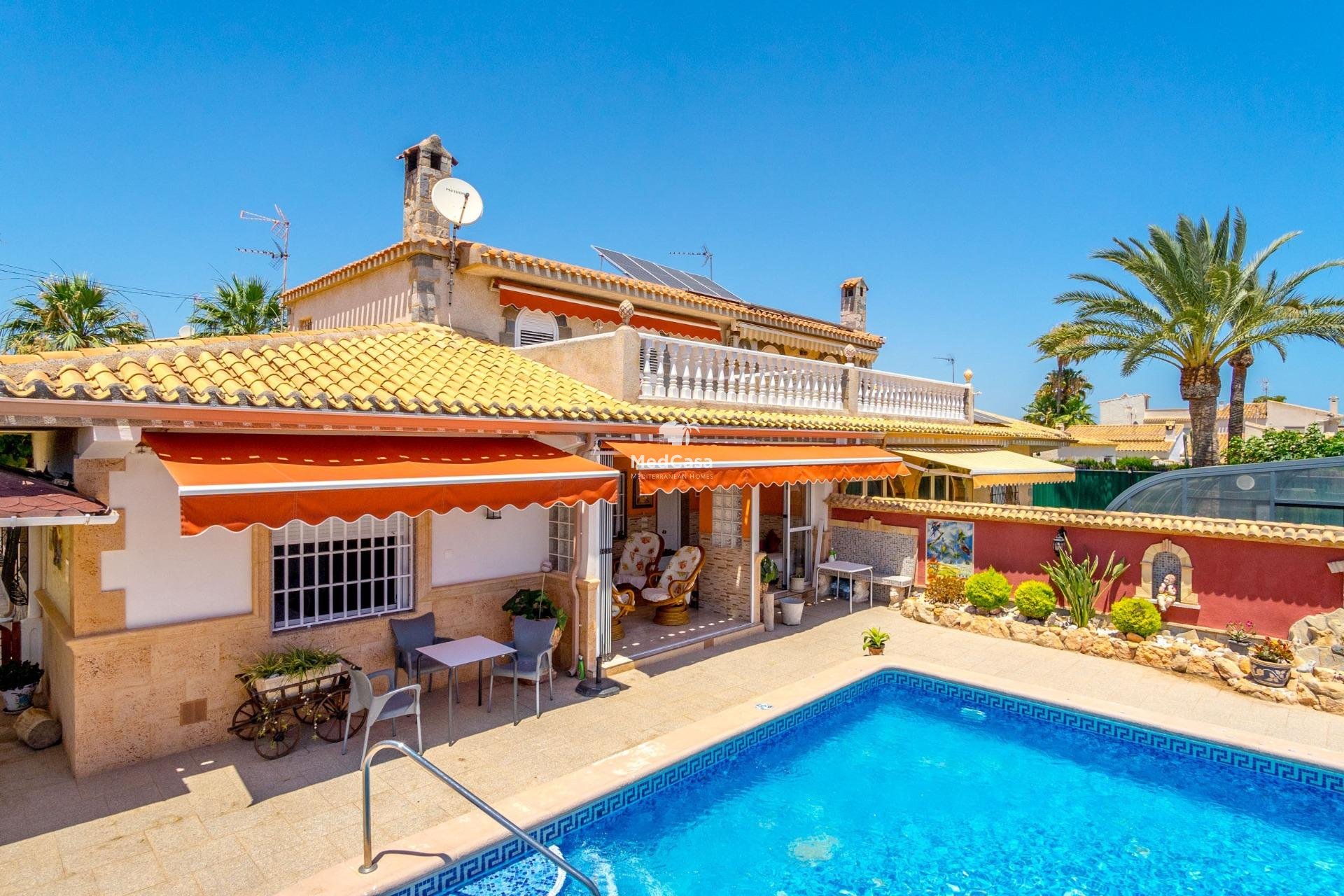 Resale - Villa -
Orihuela Costa - Campoamor