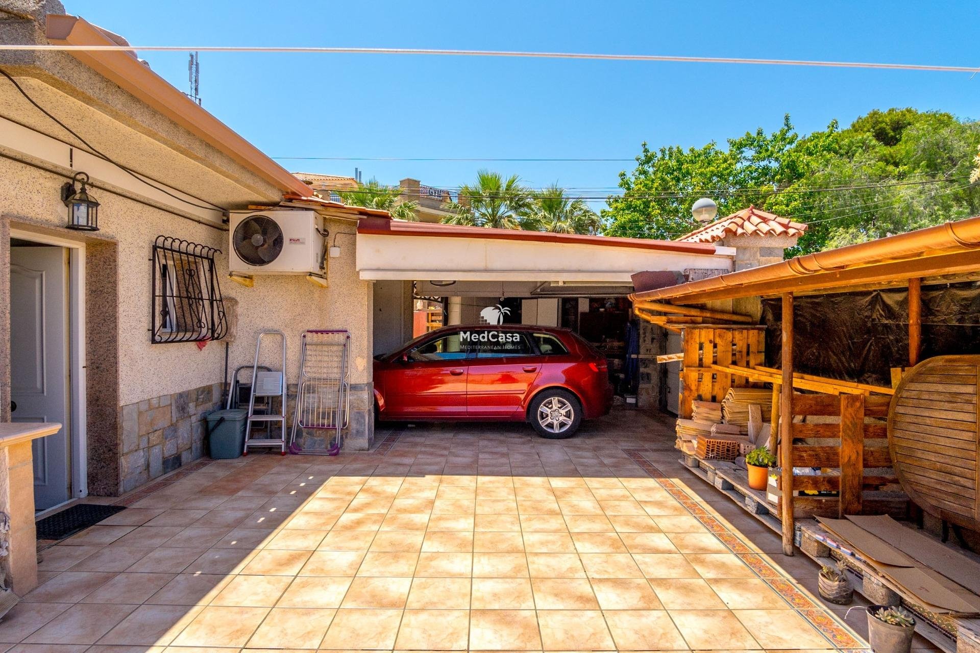 Resale - Villa -
Orihuela Costa - Campoamor