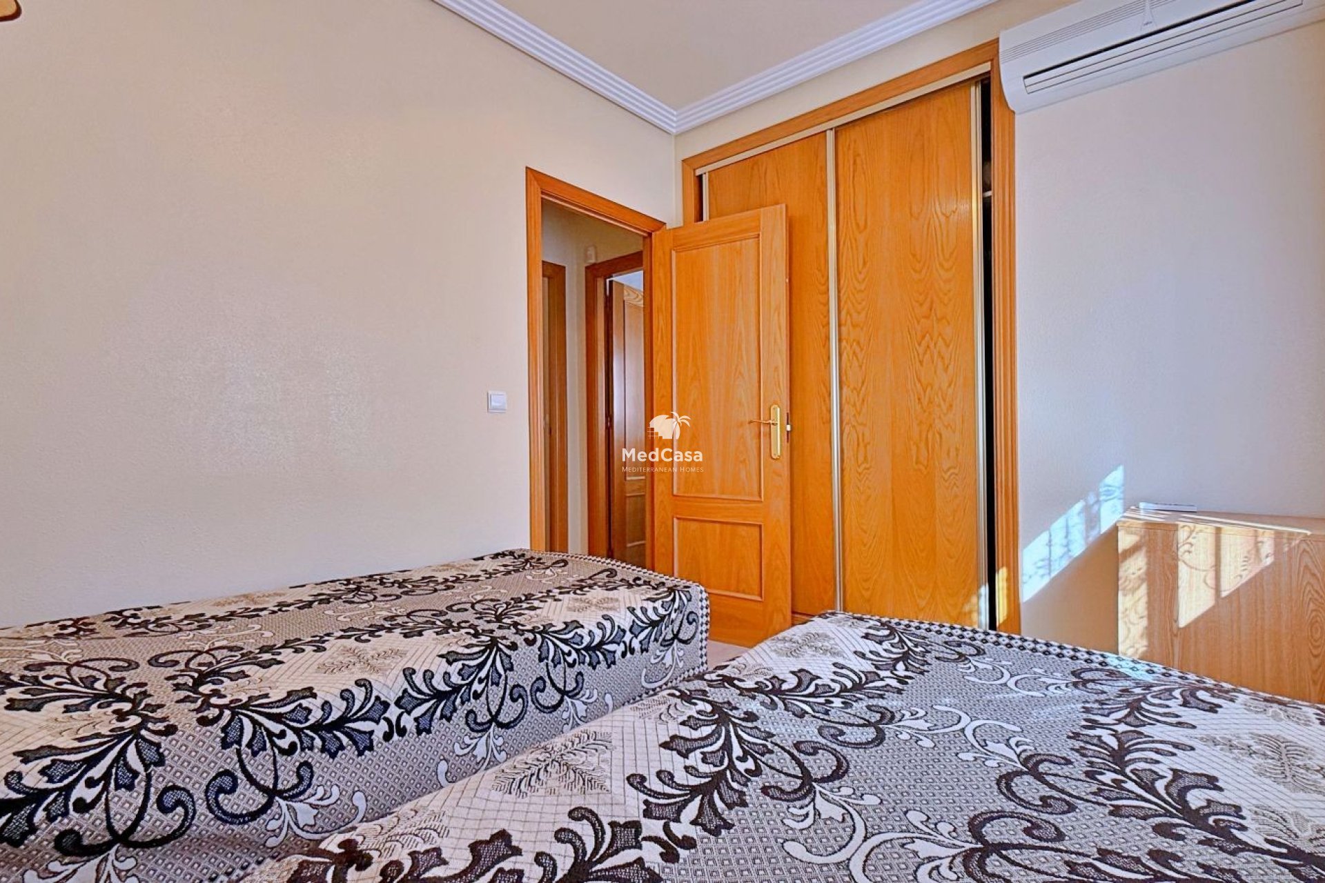Resale - Villa -
Orihuela Costa