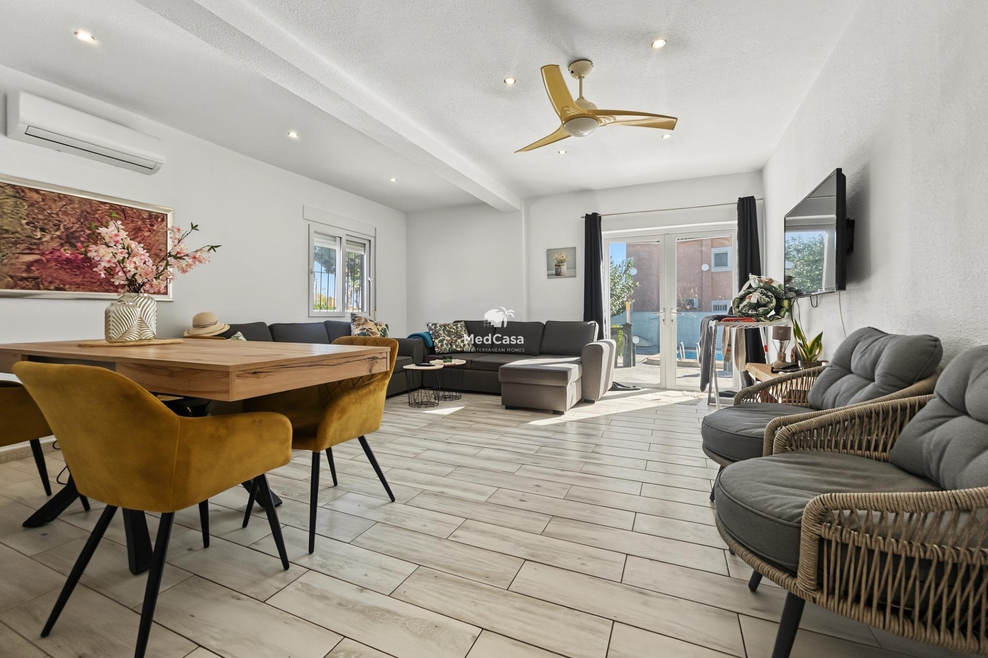 Resale - Villa -
Pilar de la Horadada - Pinar de Campoverde