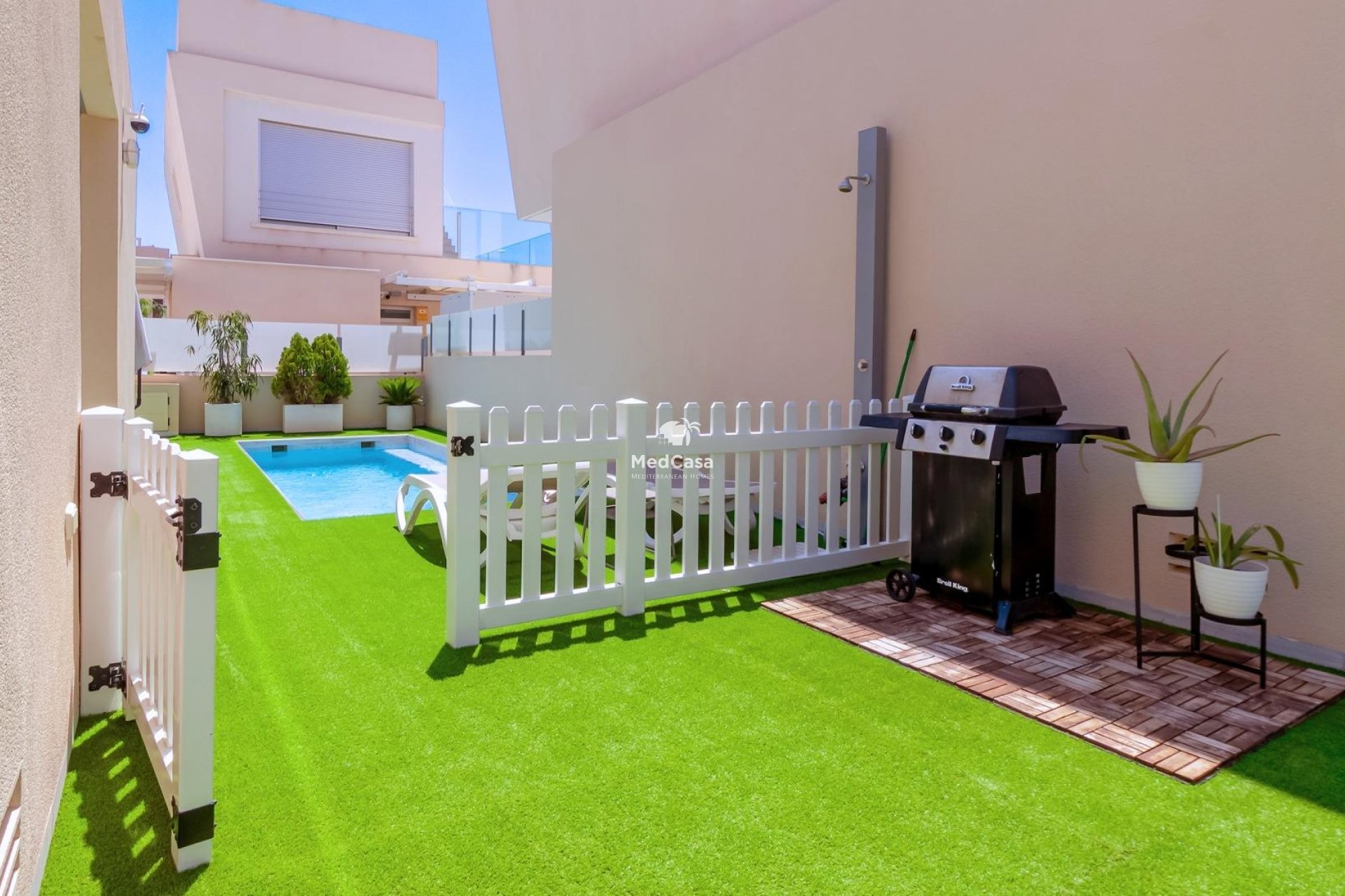 Resale - Villa -
Pilar de la Horadada - Pueblo Latino