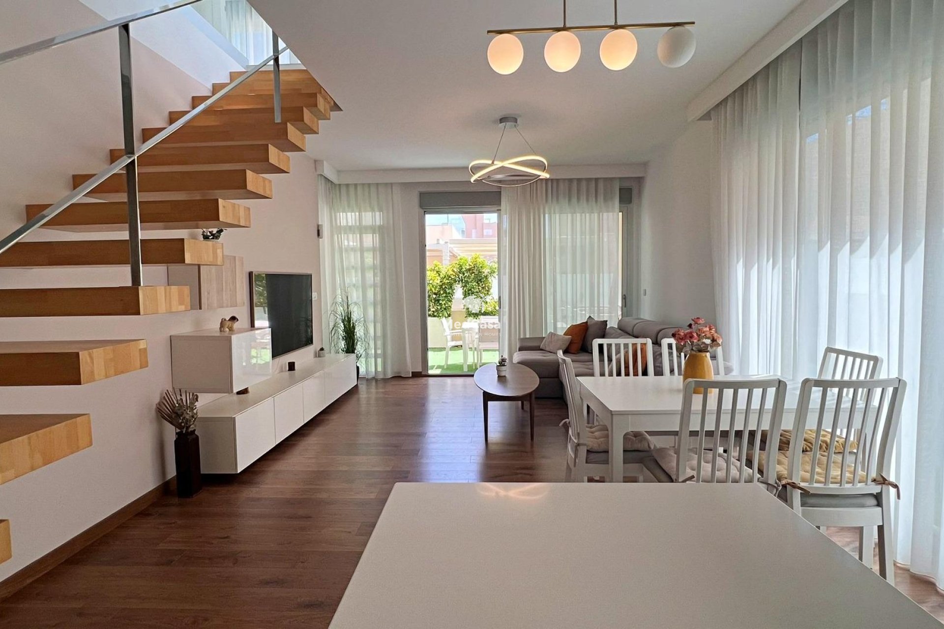 Resale - Villa -
Pilar de la Horadada - Pueblo Latino