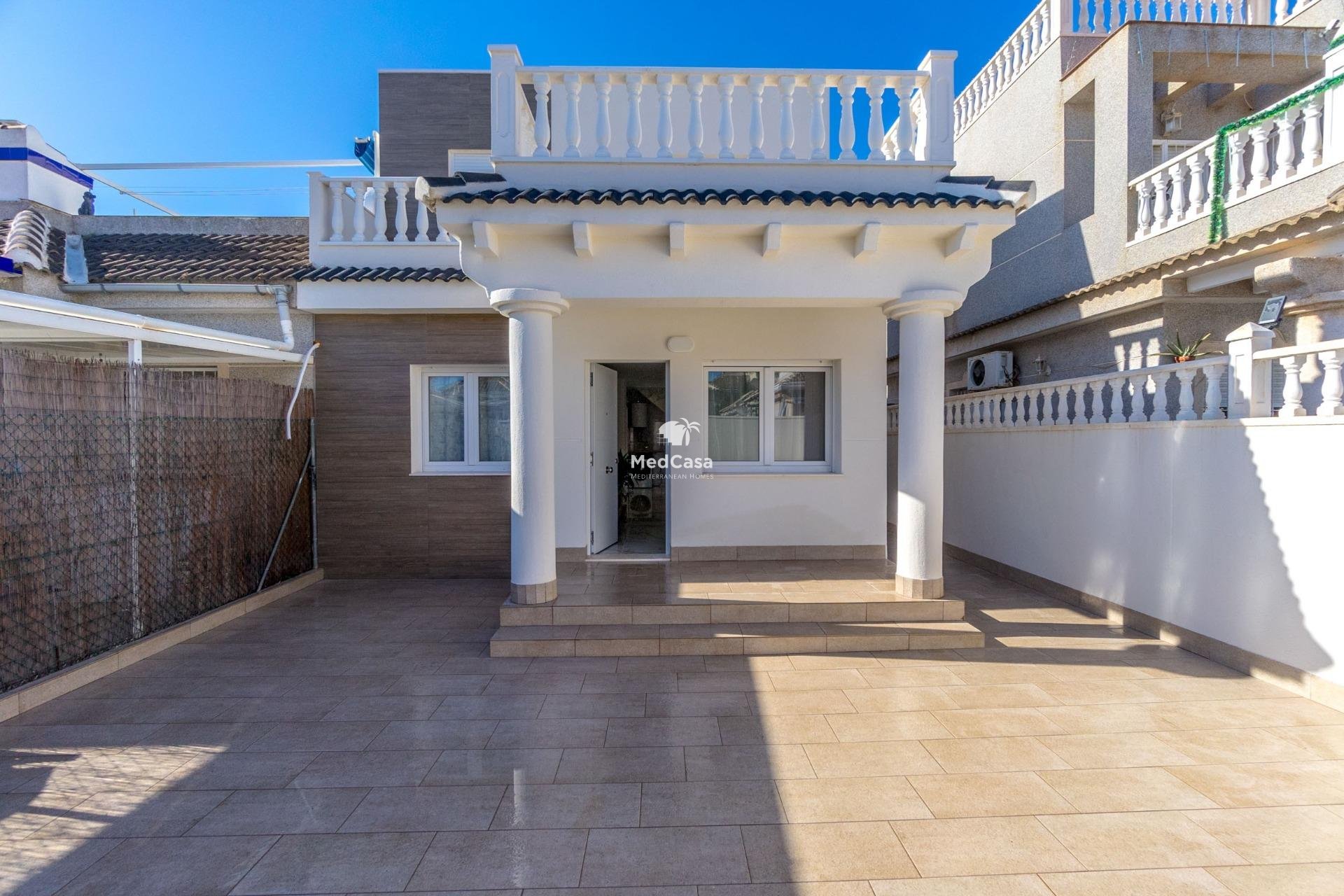 Resale - Villa -
Torrevieja - El chaparral