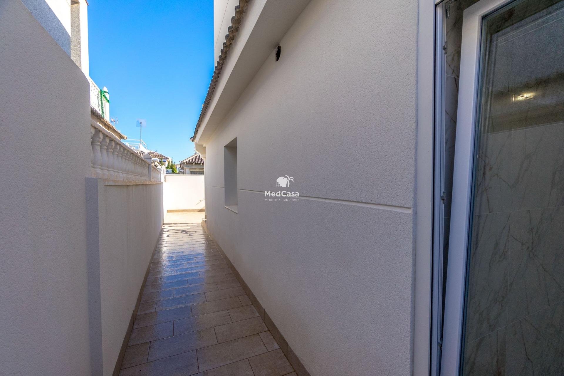 Resale - Villa -
Torrevieja - El chaparral