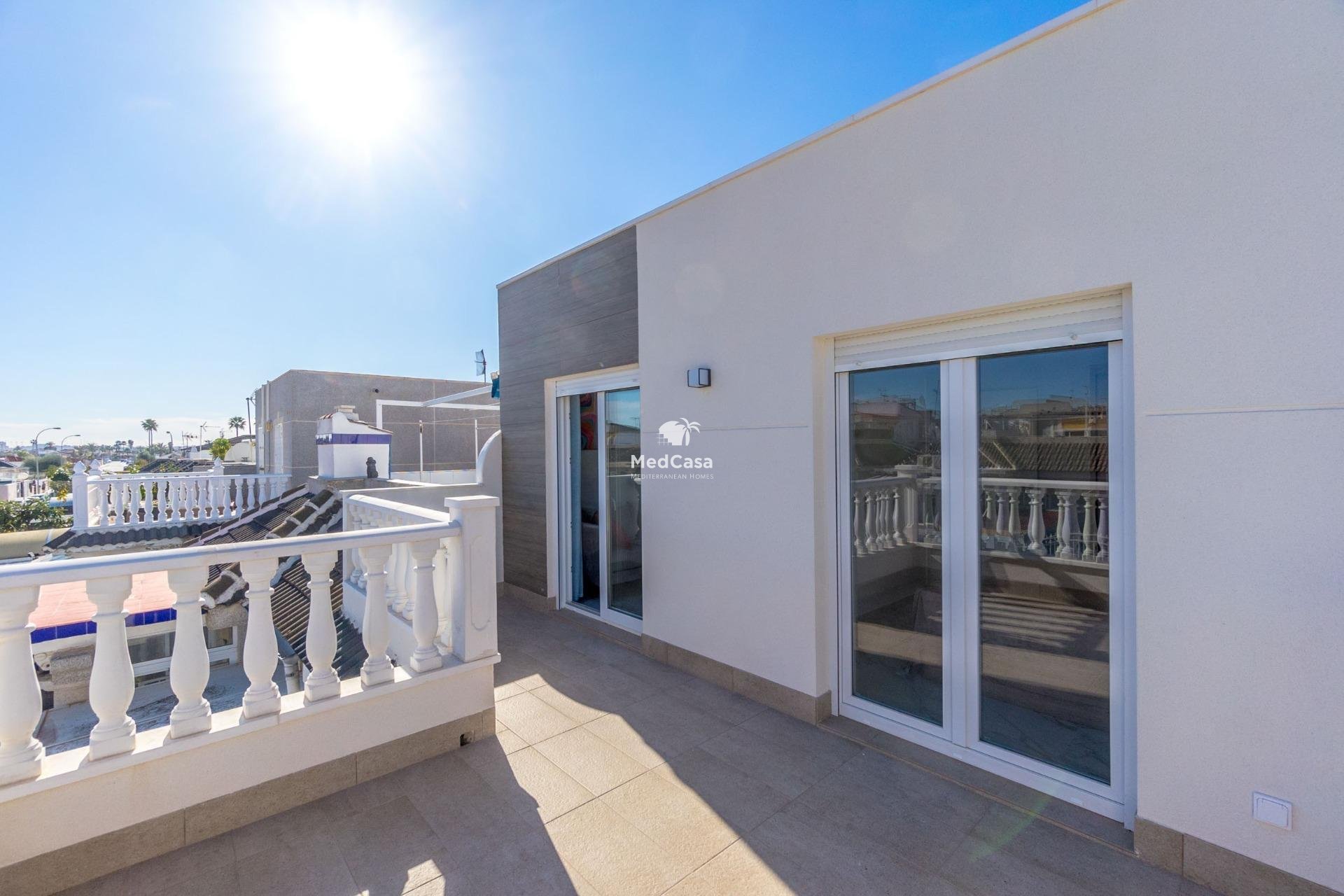 Resale - Villa -
Torrevieja - El chaparral