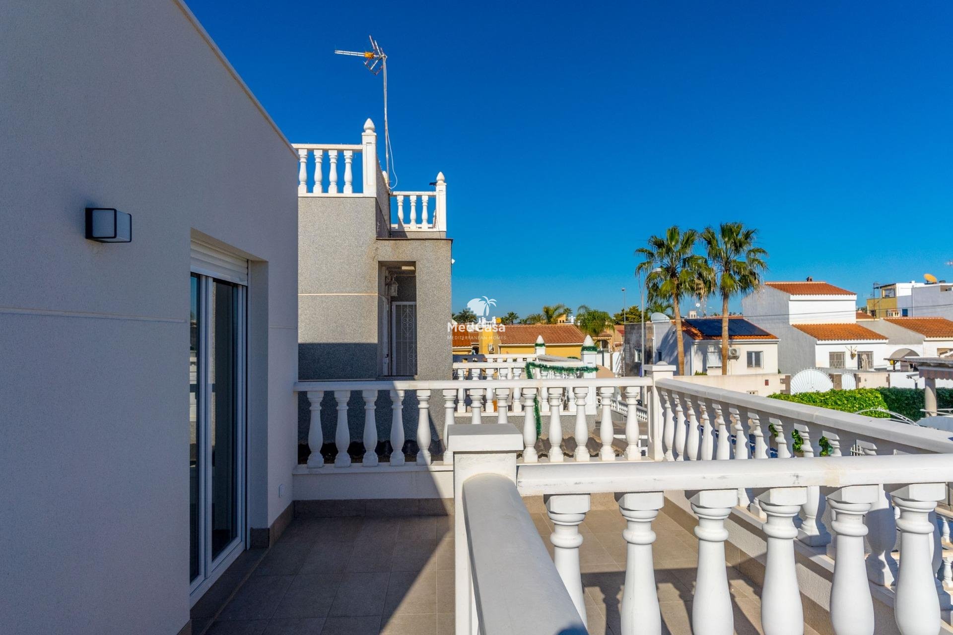 Resale - Villa -
Torrevieja - El chaparral