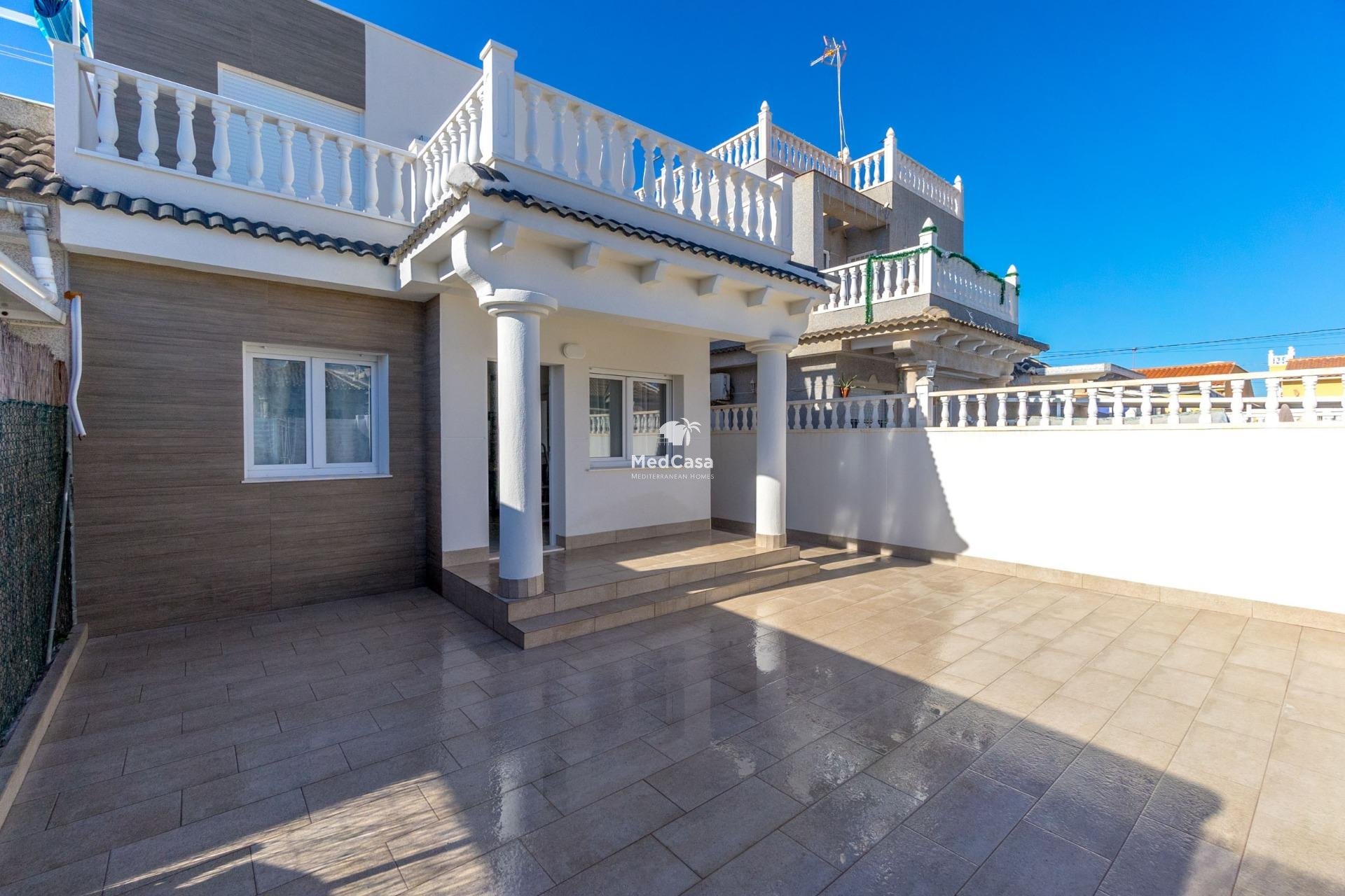 Resale - Villa -
Torrevieja - El chaparral