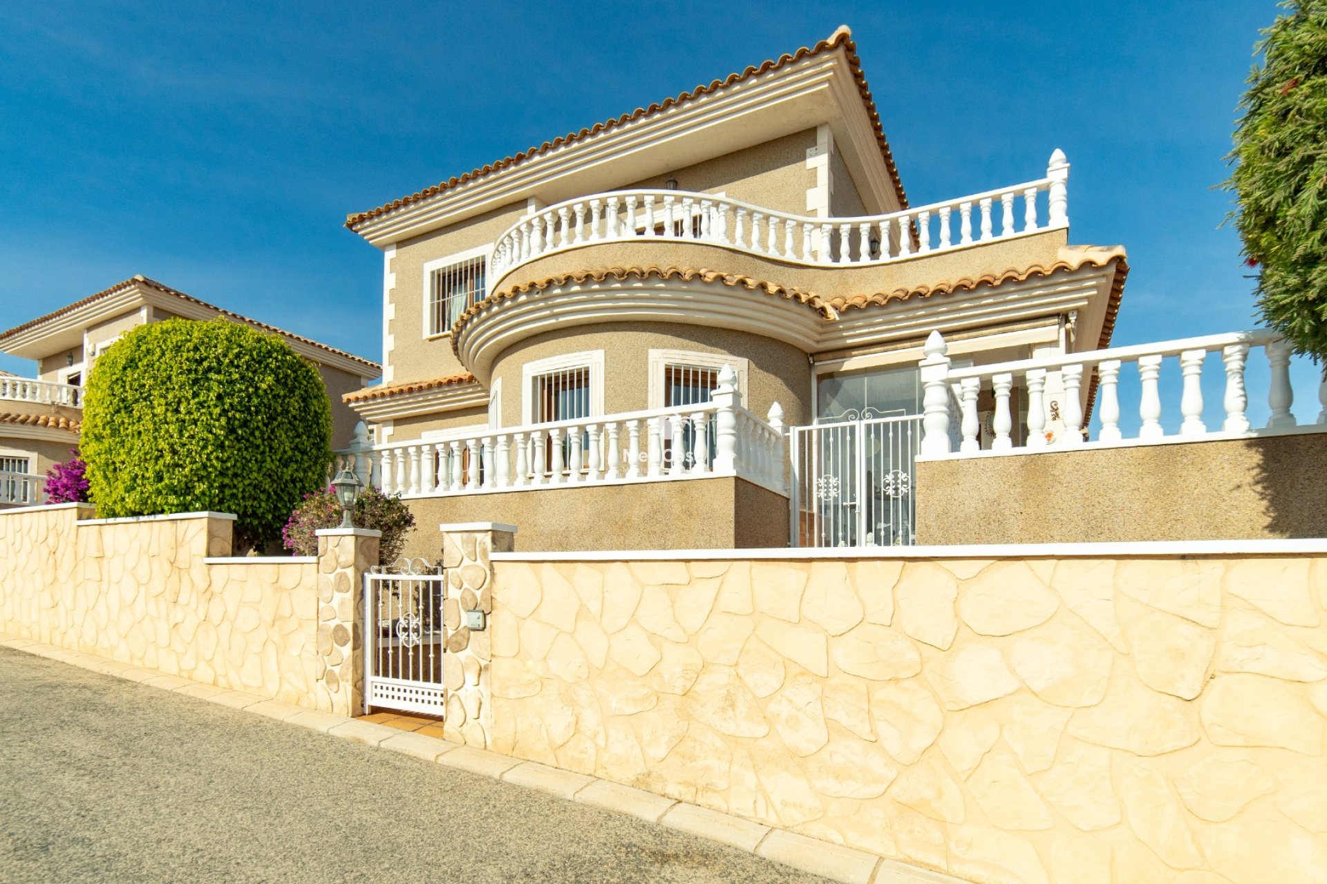 Resale - Villa -
Torrevieja - Los Balcones