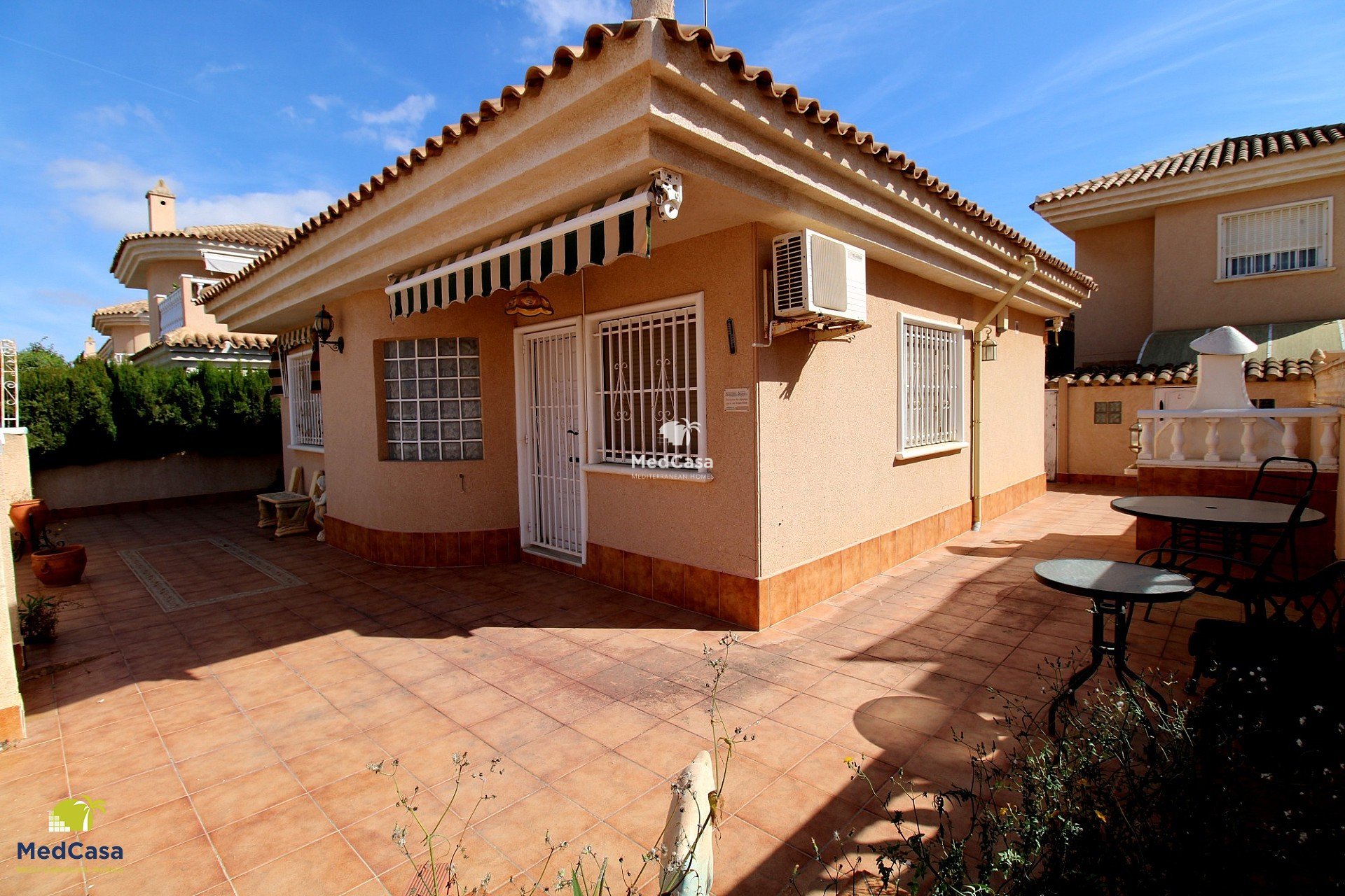 Resale - Villa -
Torrevieja